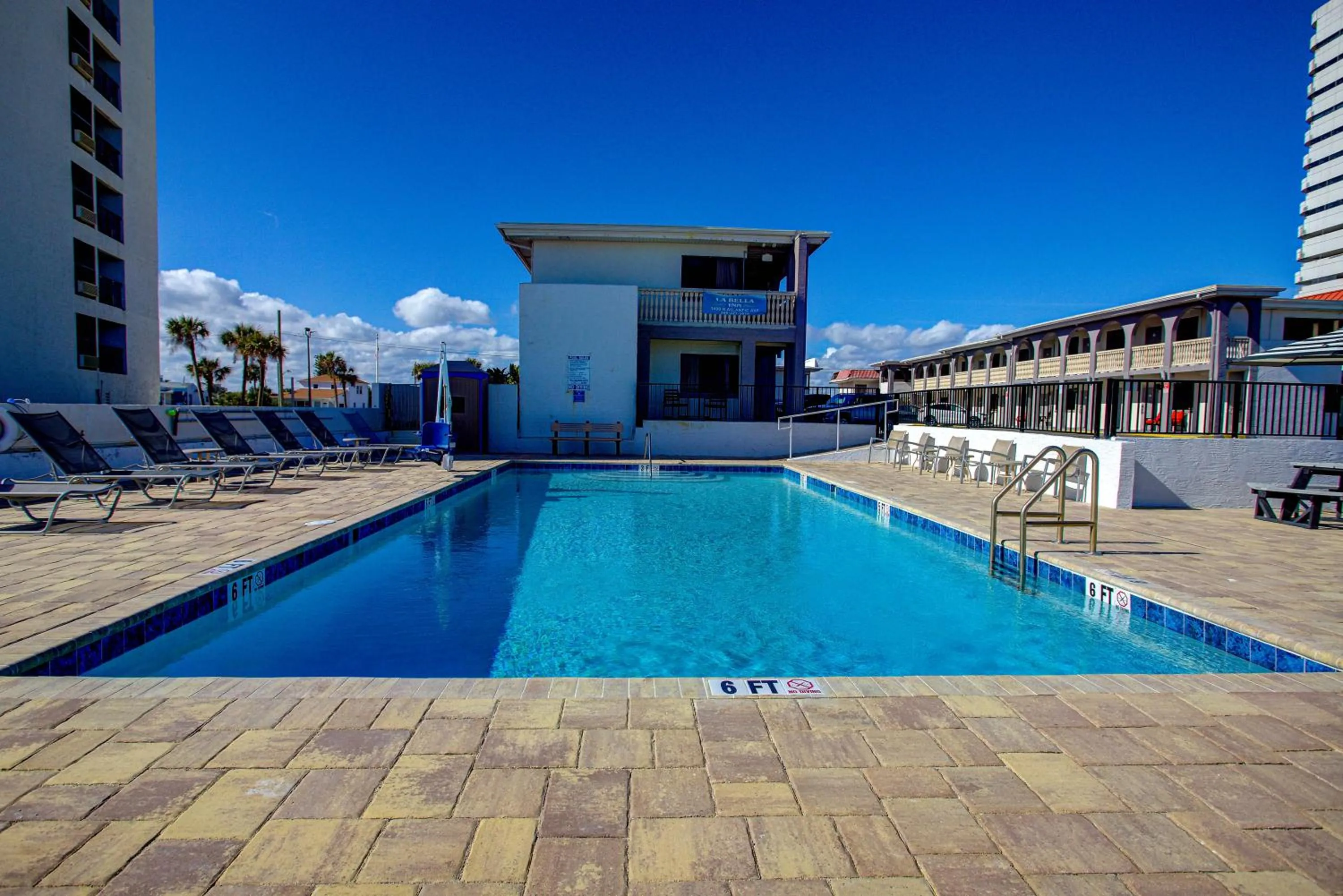 Swimming pool in La Bella Inn - POOL OPEN