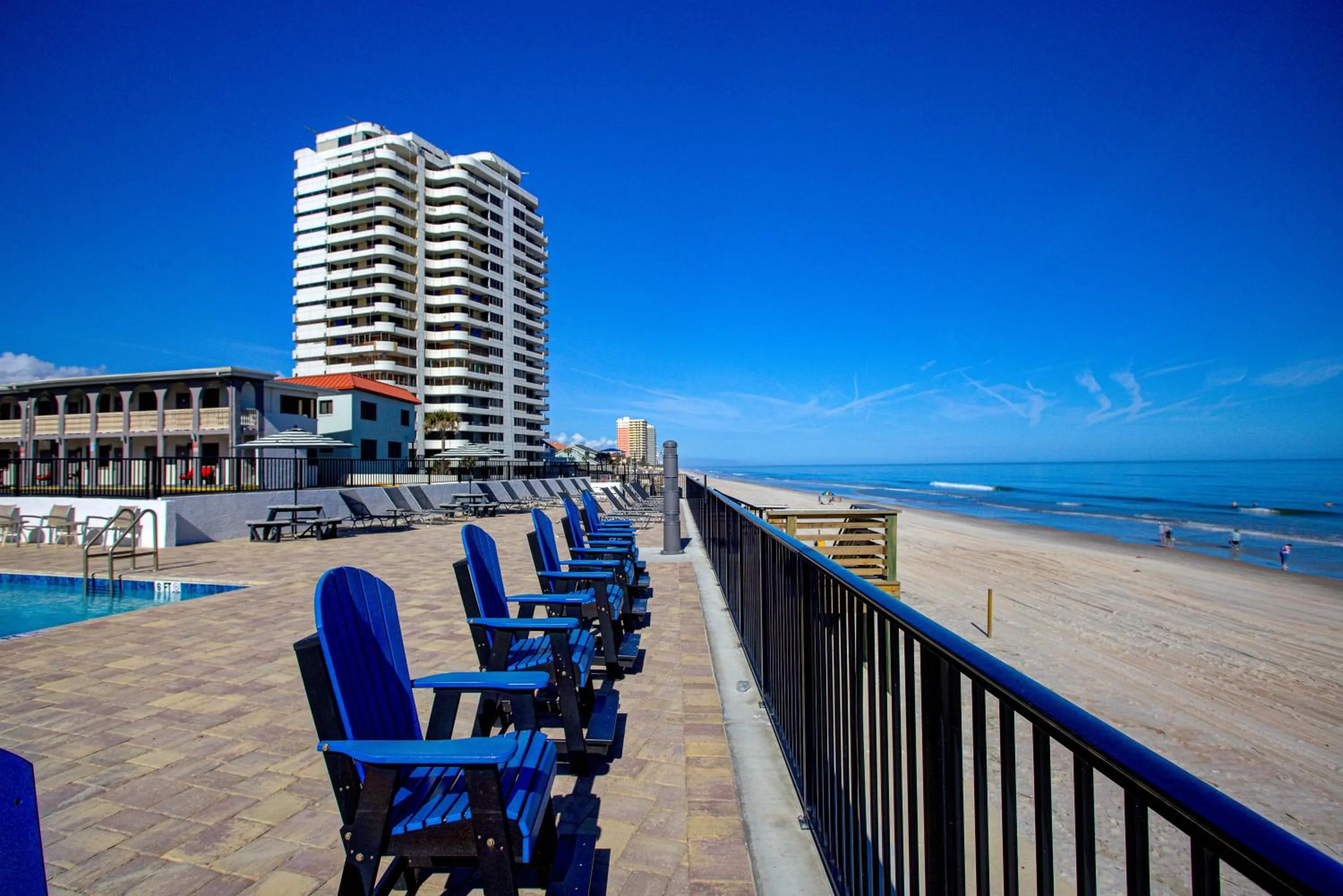 Day in La Bella Inn - POOL OPEN