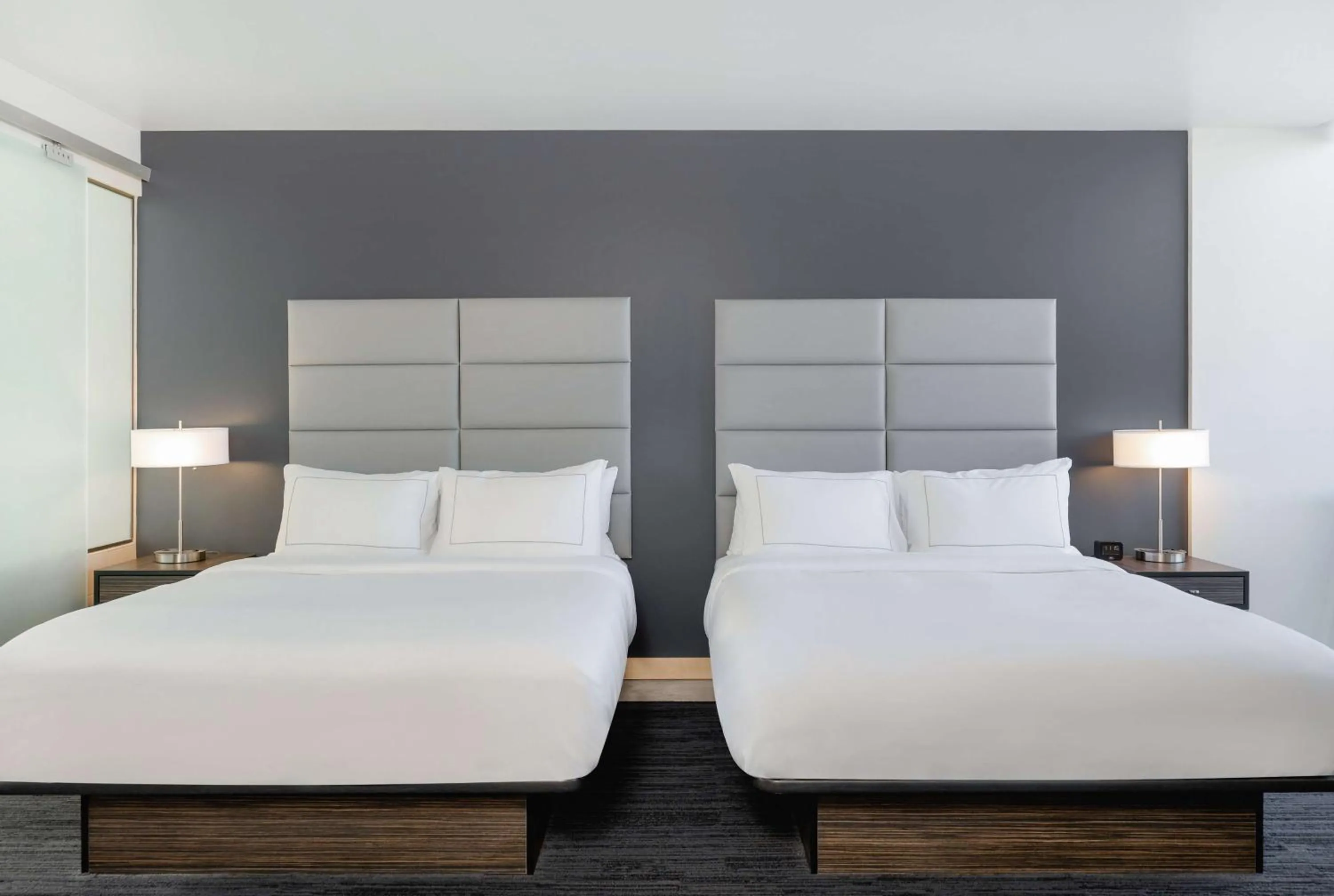 Bed in Hotelvetro Iowa City, Tapestry Collection By Hilton