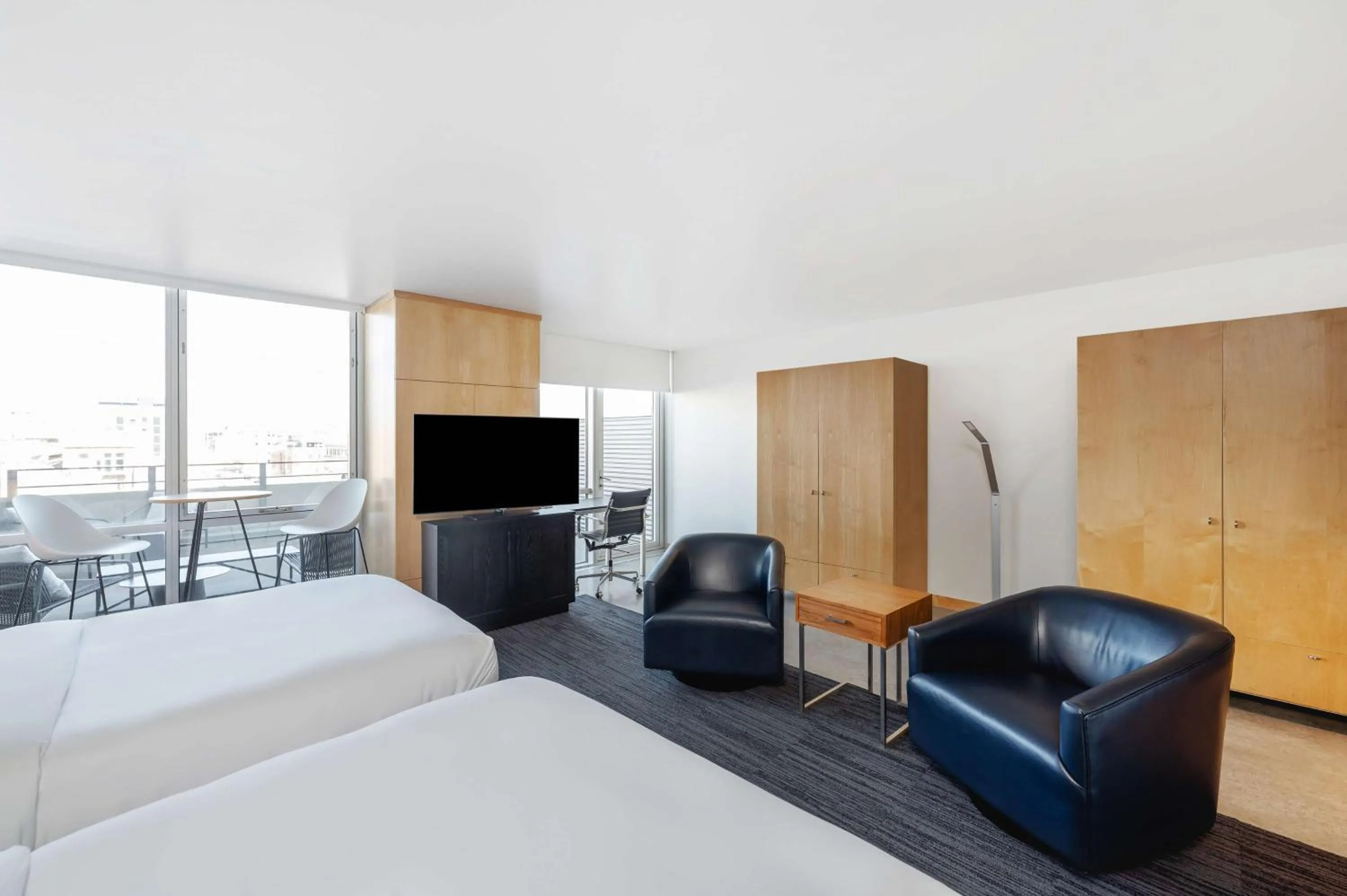 Bedroom in Hotelvetro Iowa City, Tapestry Collection By Hilton