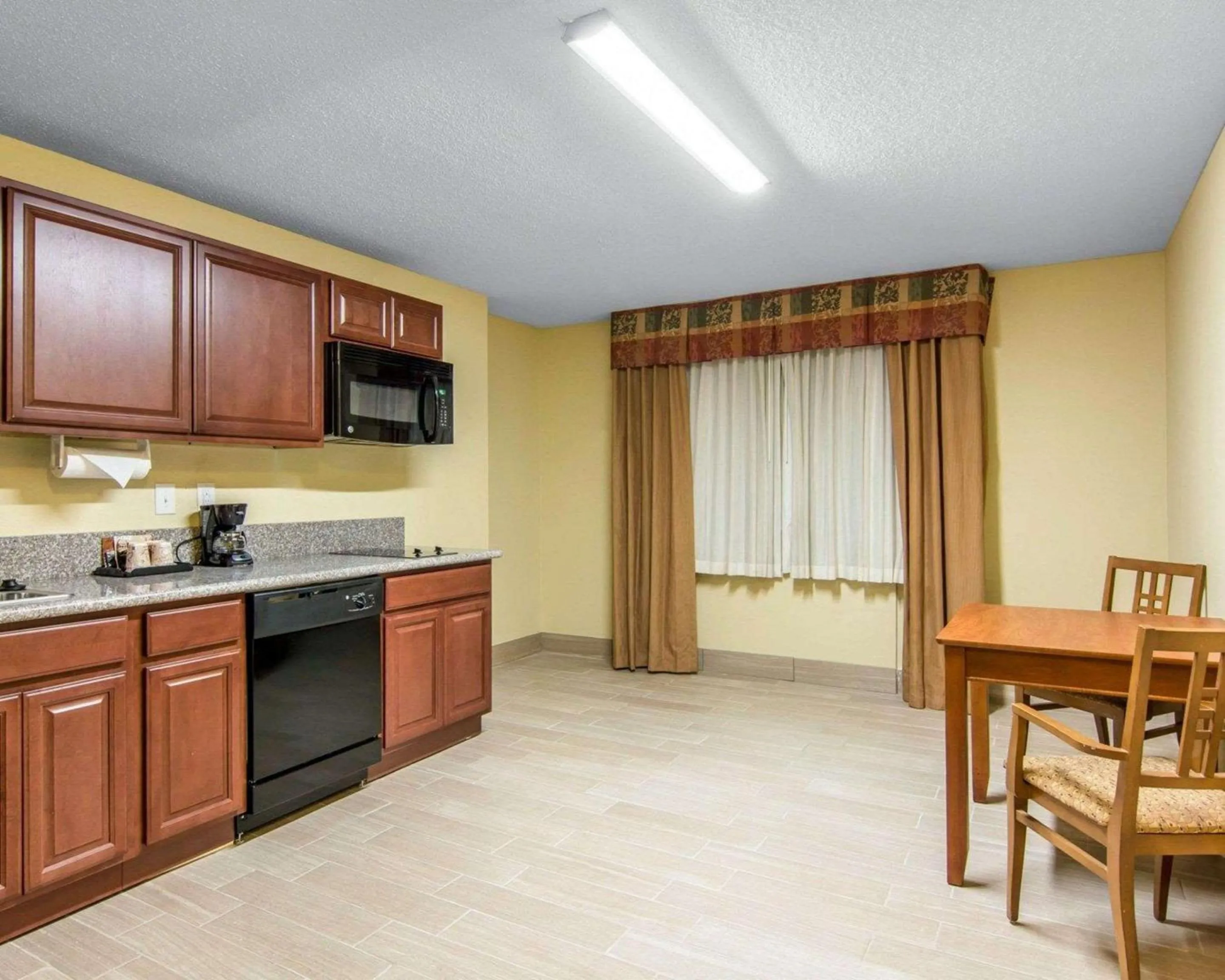 Bedroom in MainStay Suites Williamsburg Historic Area