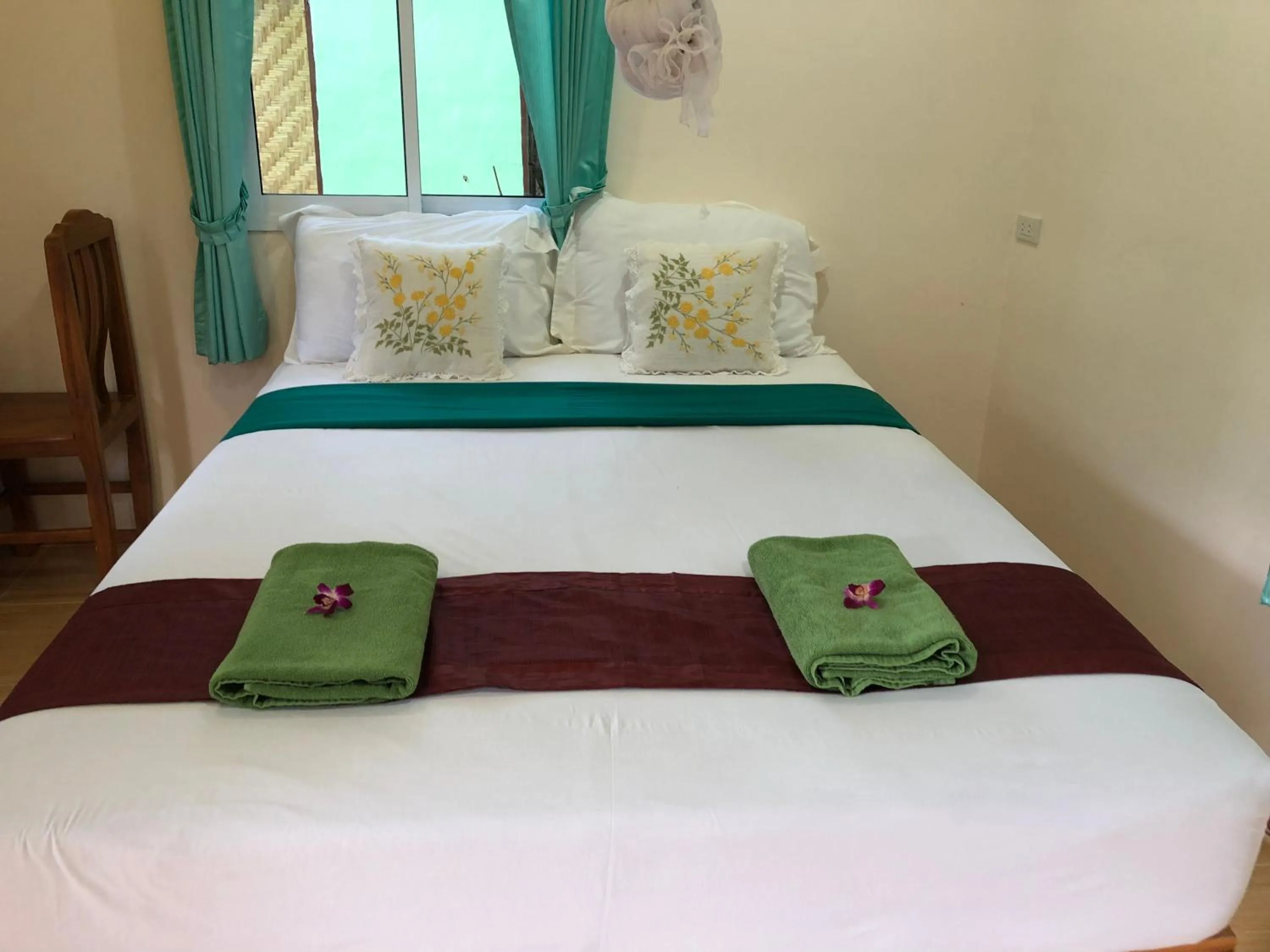 Bed in Khaosok Bamboo Huts Resort