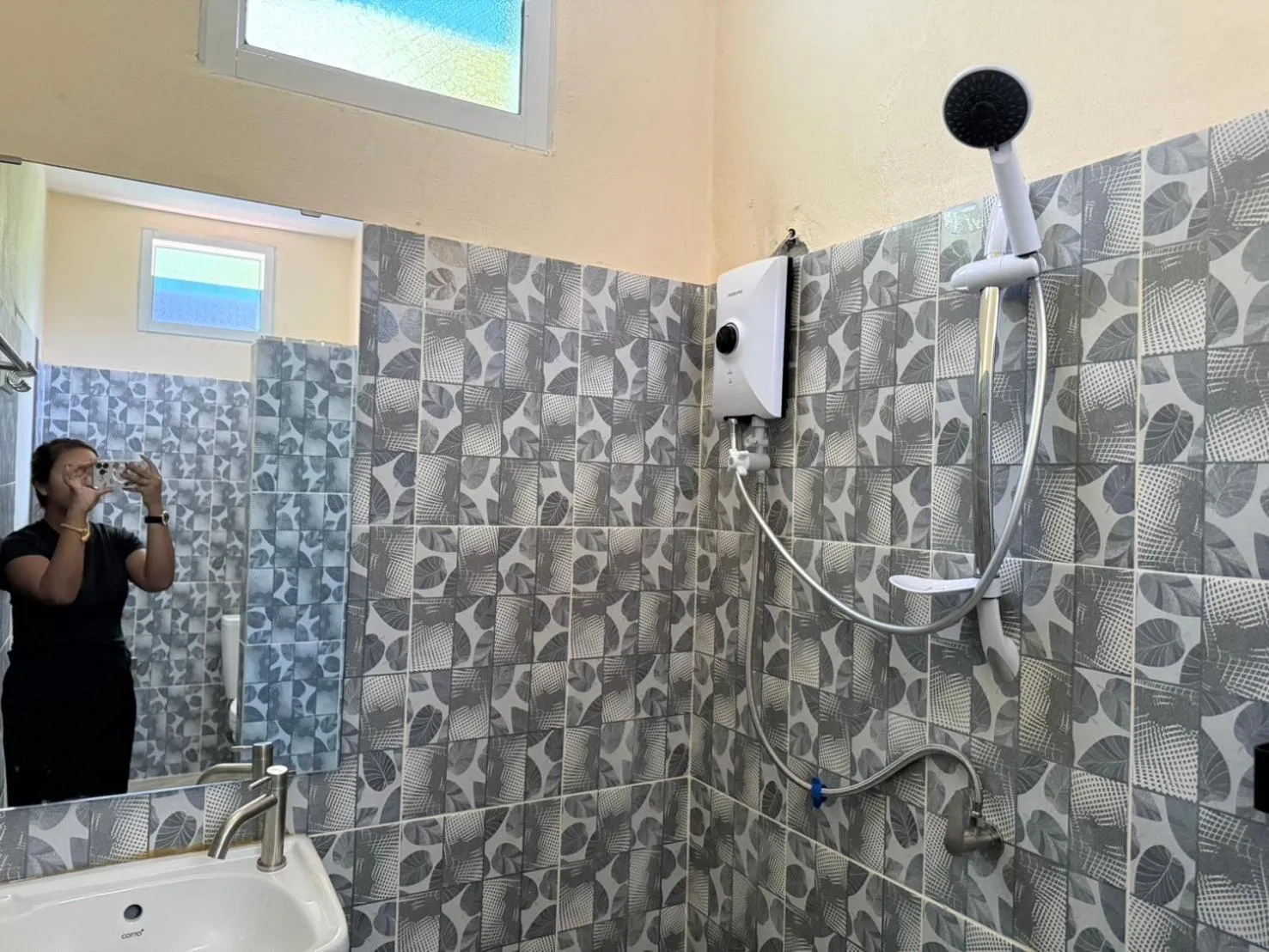 Shower in Khaosok Bamboo Huts Resort