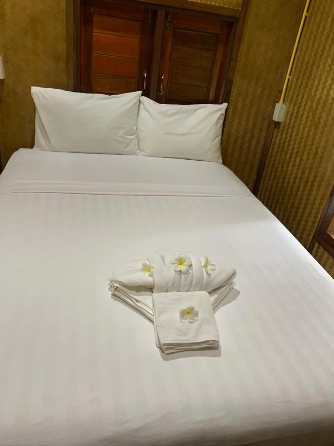 Bed in Khaosok Bamboo Huts Resort