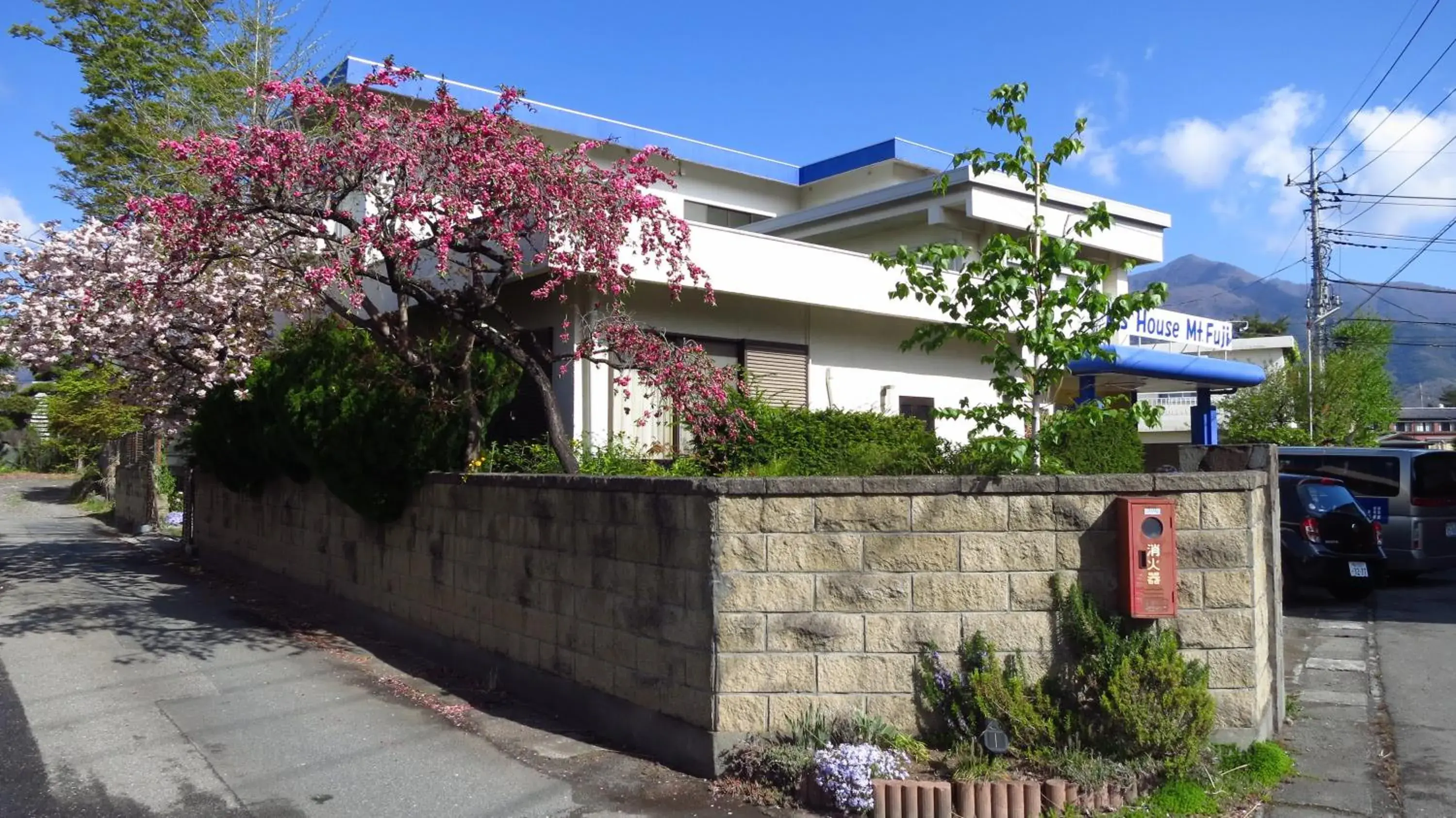 Facade/entrance in K's House MtFuji -ケイズハウスMt富士- Travelers Hostel- Lake Kawaguchiko Facade/entrance in K's House MtFuji -ケイズハウスMt富士- Travelers Hostel- Lake Kawaguchiko