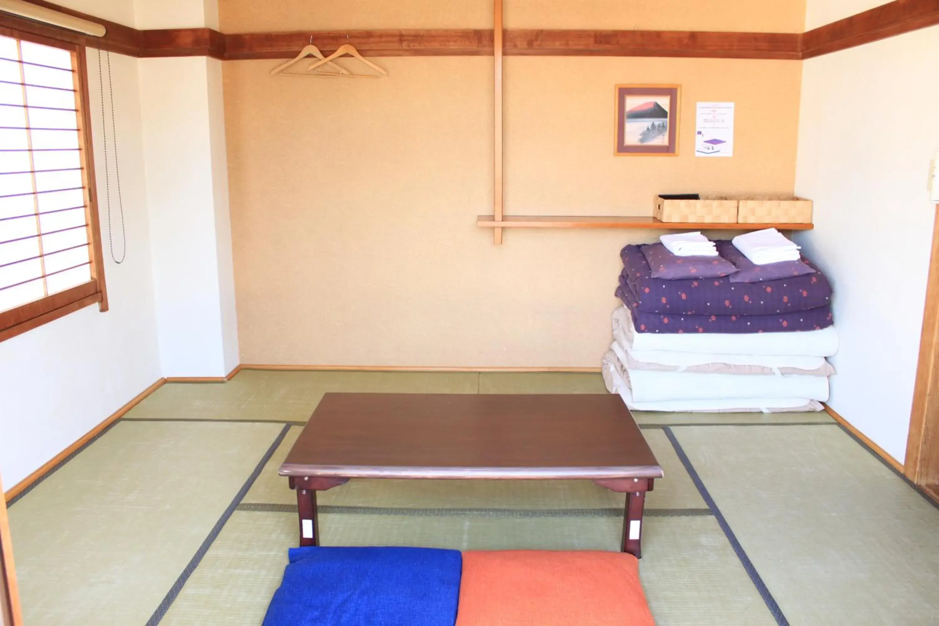 Photo of the whole room, Bed in K's House MtFuji -ケイズハウスMt富士- Travelers Hostel- Lake Kawaguchiko Photo of the whole room, Bed in K's House MtFuji -ケイズハウスMt富士- Travelers Hostel- Lake Kawaguchiko