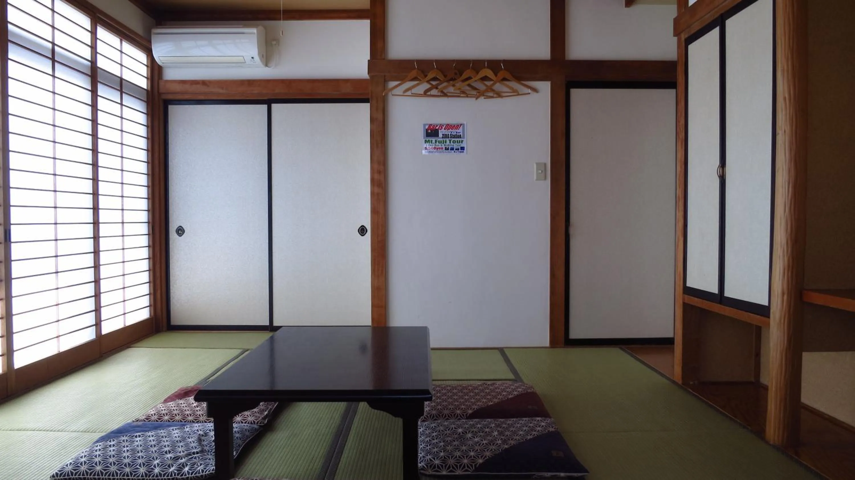 Photo of the whole room in K's House MtFuji -ケイズハウスMt富士- Travelers Hostel- Lake Kawaguchiko