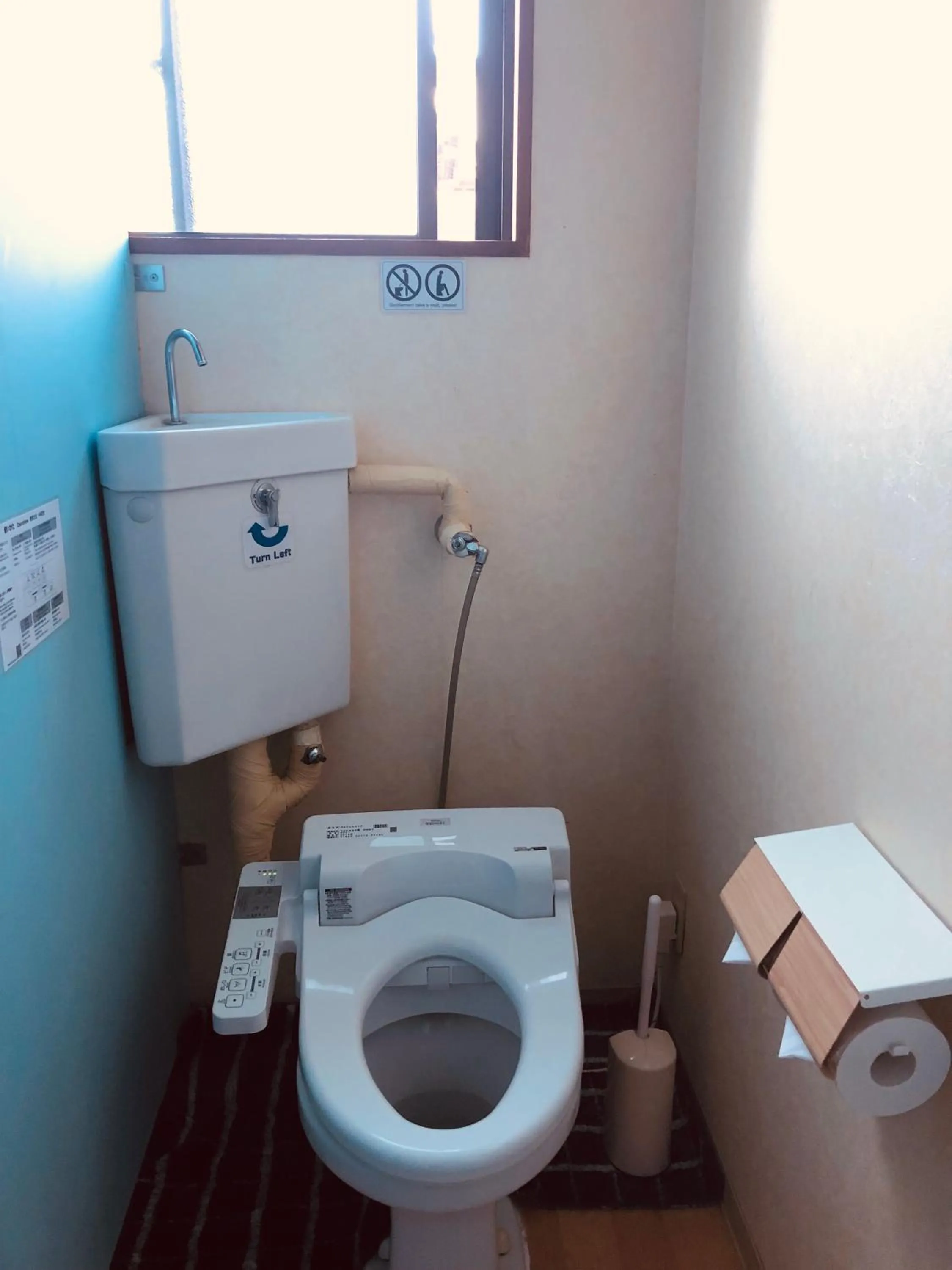 Toilet in K's House MtFuji -ケイズハウスMt富士- Travelers Hostel- Lake Kawaguchiko