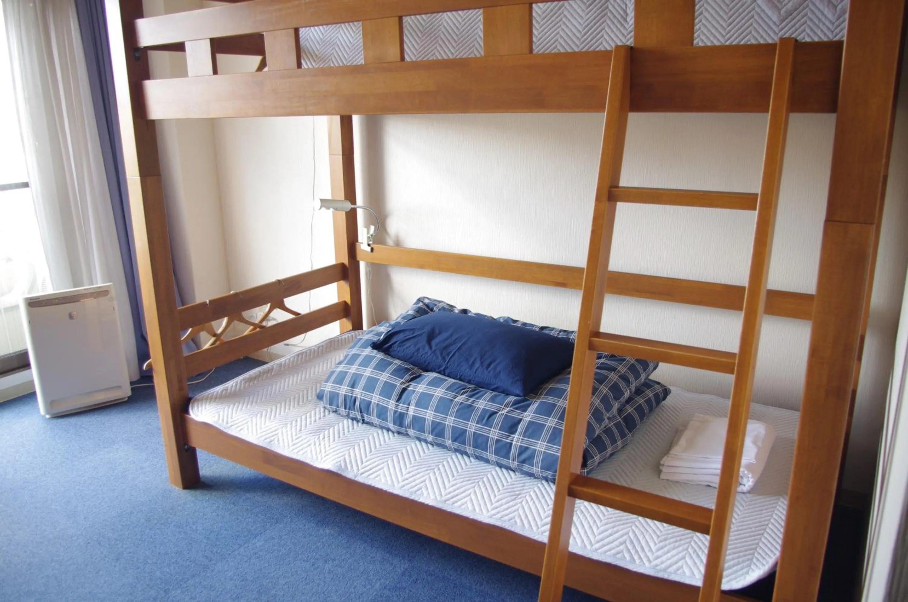 Photo of the whole room, Bed in K's House MtFuji -ケイズハウスMt富士- Travelers Hostel- Lake Kawaguchiko