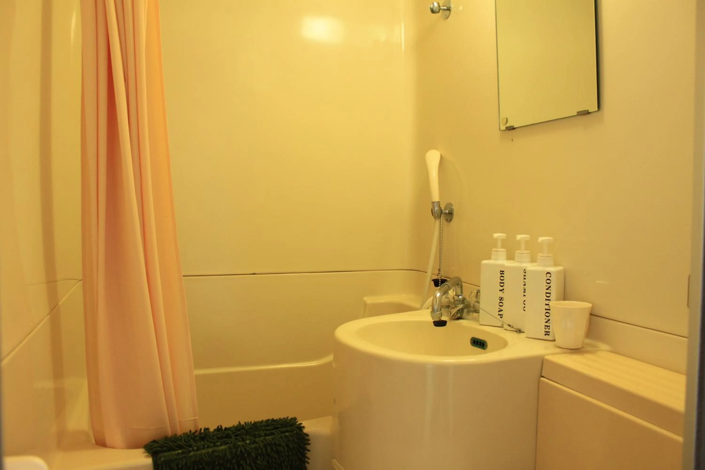 Bathroom in K's House MtFuji -ケイズハウスMt富士- Travelers Hostel- Lake Kawaguchiko