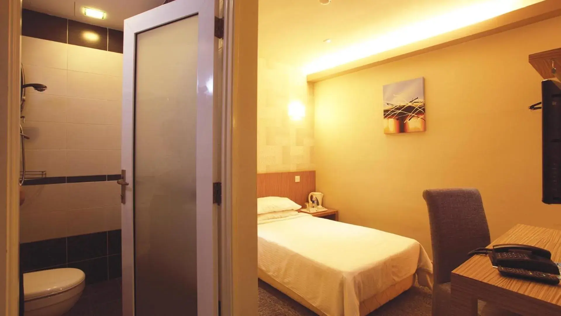 Bathroom, Bed in Prescott Hotel Bukit Bintang