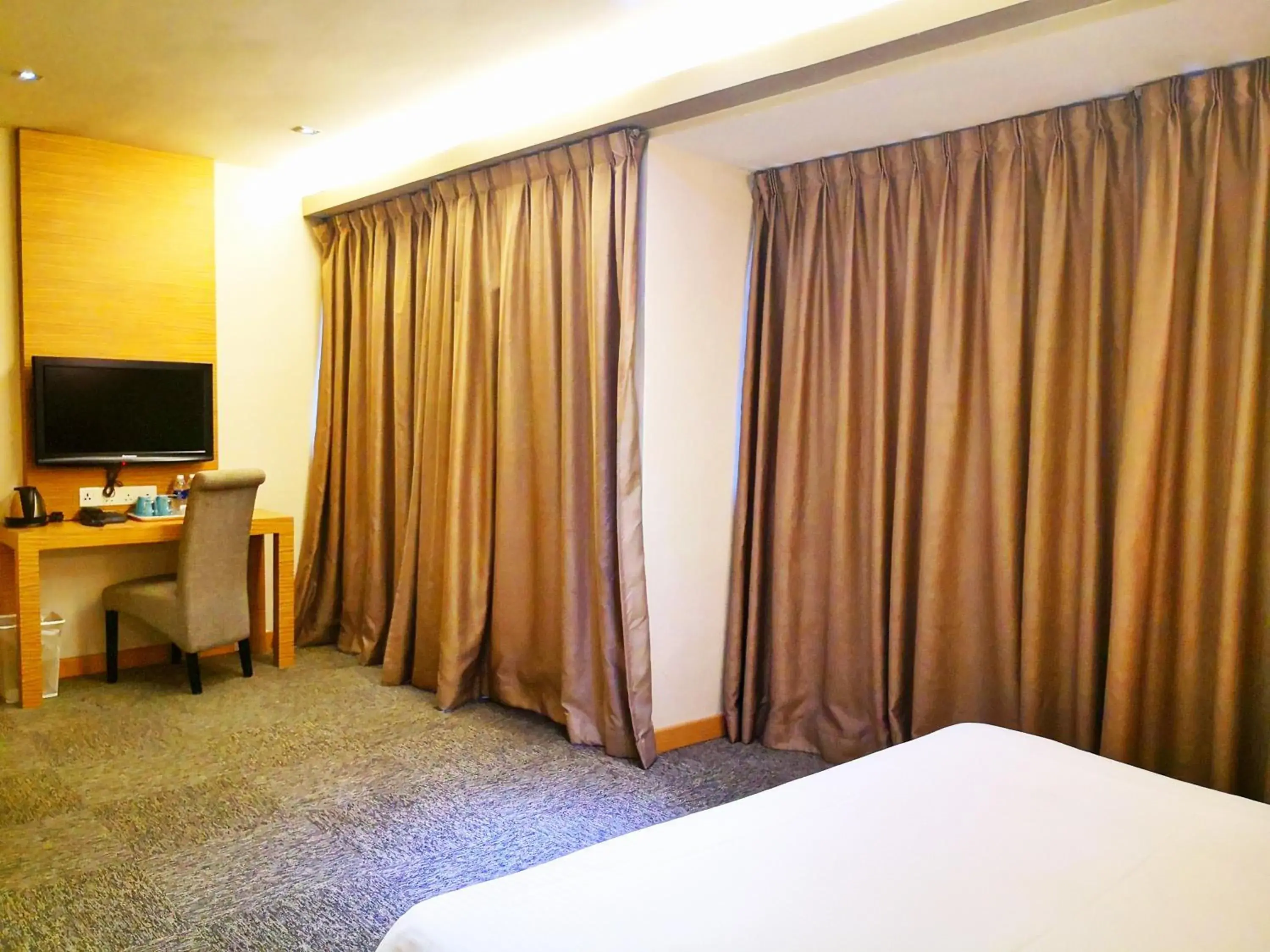 Seating area, Bed in Prescott Hotel Bukit Bintang