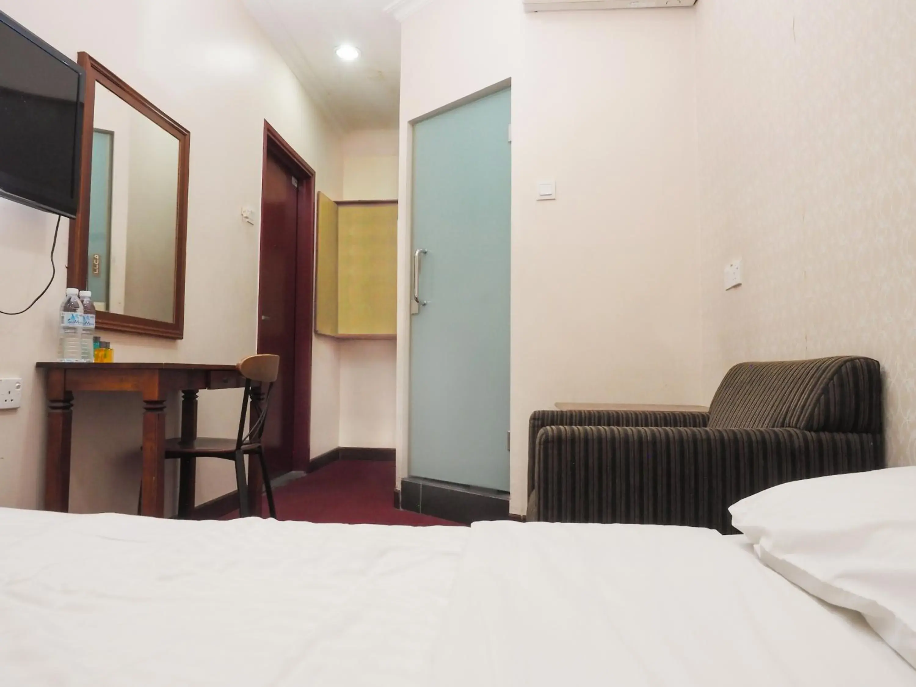 Seating area, Bed in Sun Inns Hotel Subang Seating area, Bed in Sun Inns Hotel Subang