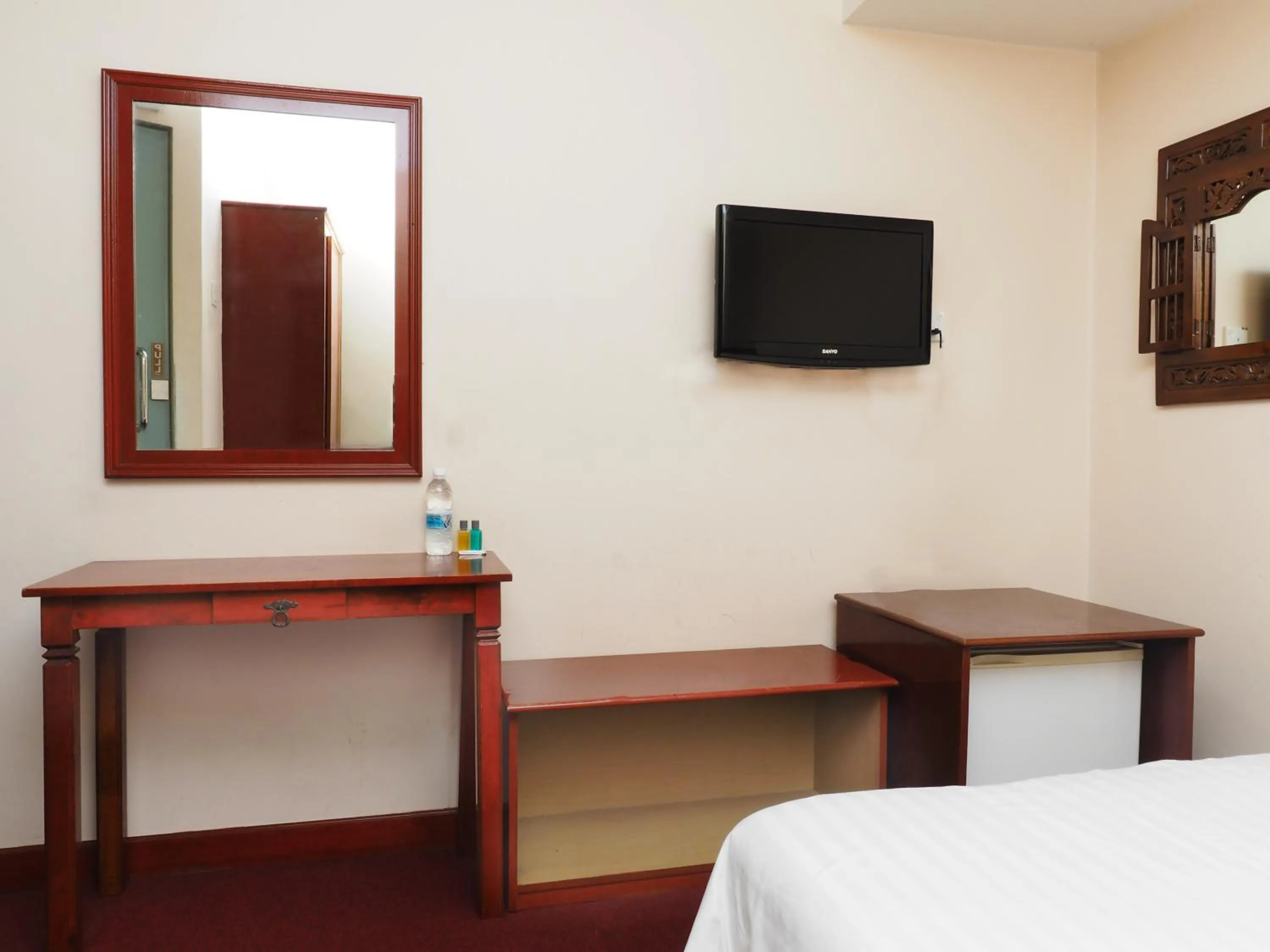 TV and multimedia, Bed in Sun Inns Hotel Subang