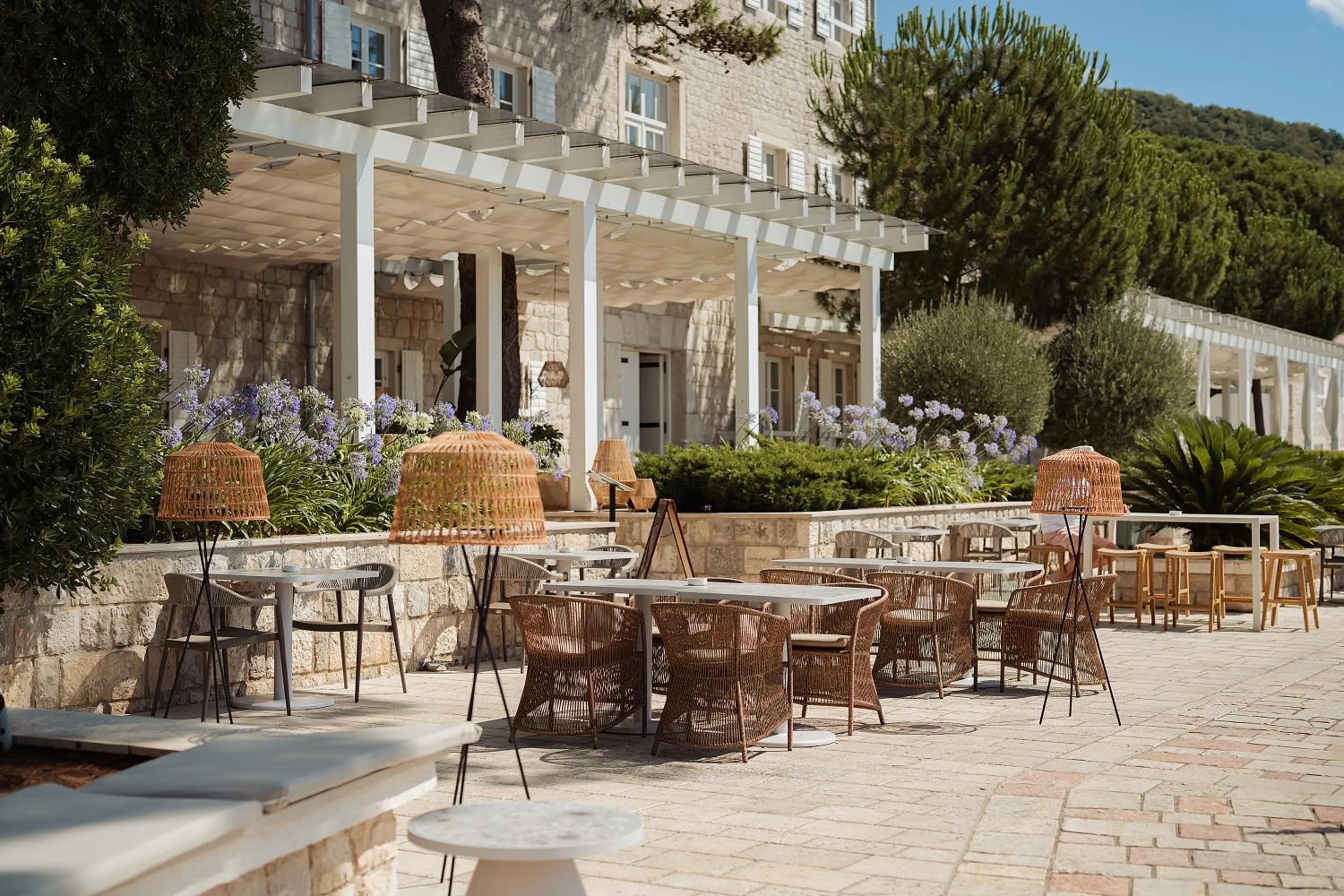 Restaurant/places to eat in Lazure Hotel & Marina