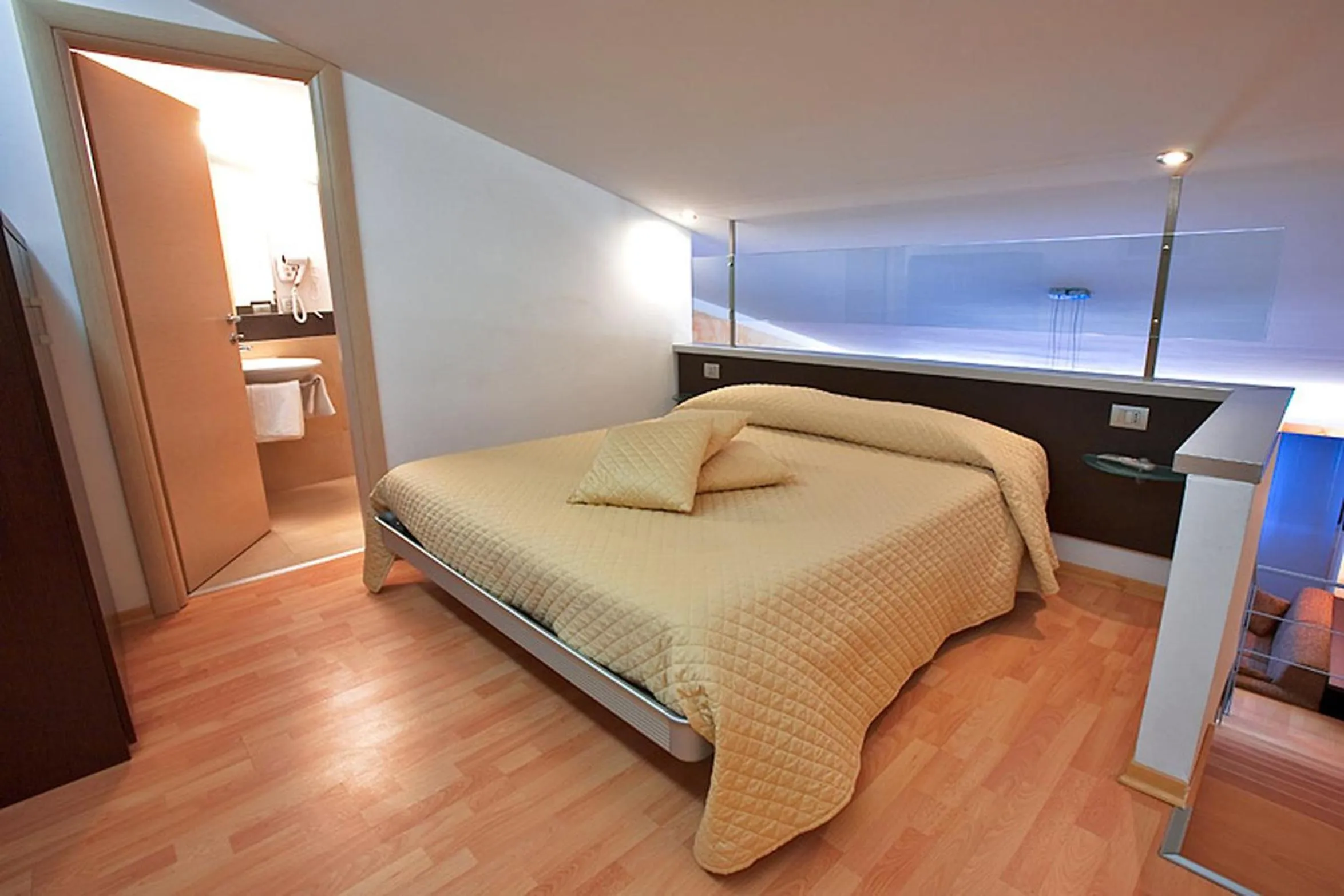 Photo of the whole room, Bed in Le Onde Resort