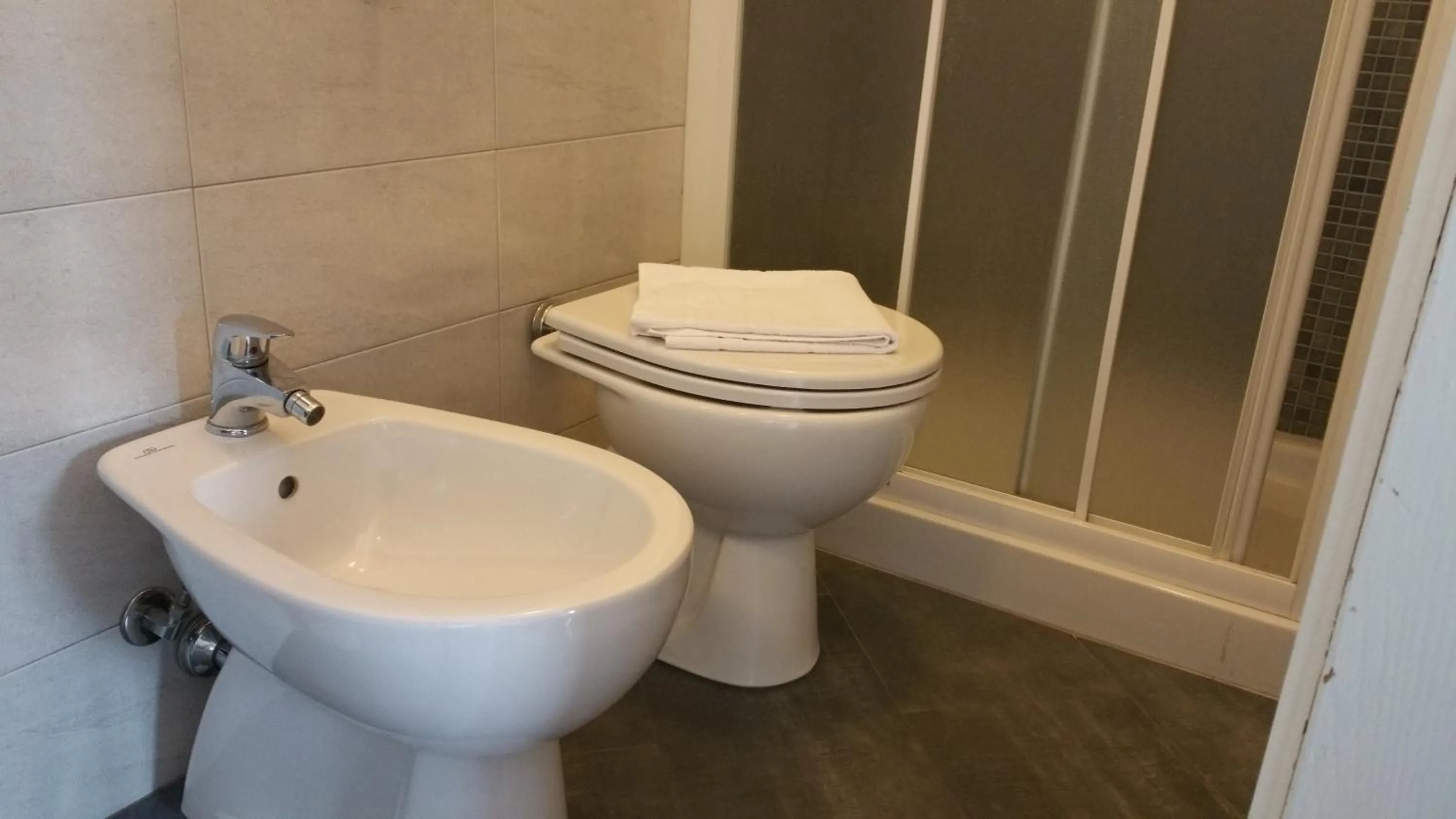 Shower in Albergo Sonia