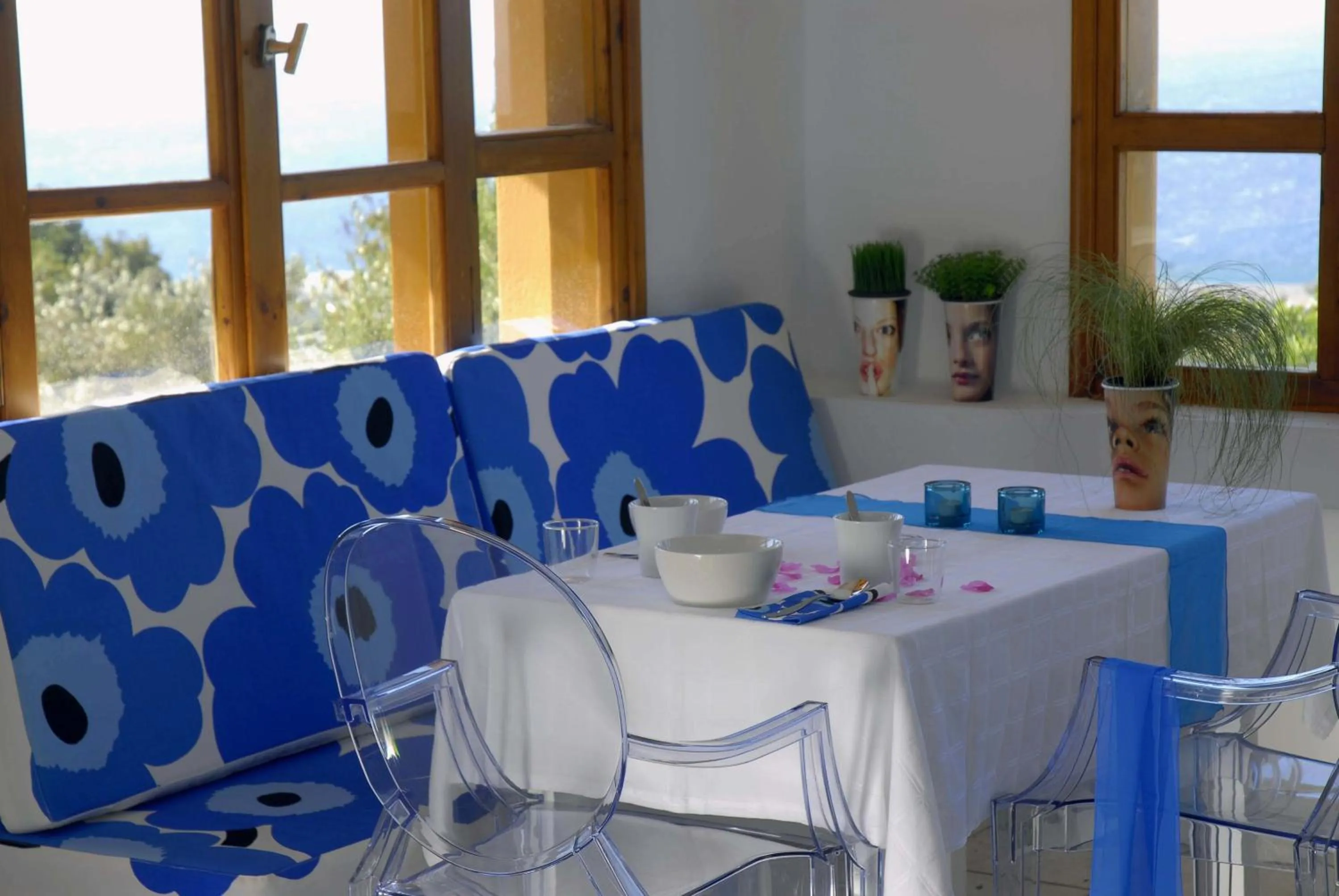 Restaurant/places to eat in Nakou Village