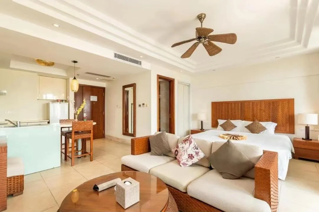 Bed in Aegean Suites Sanya Yalong Bay Resort