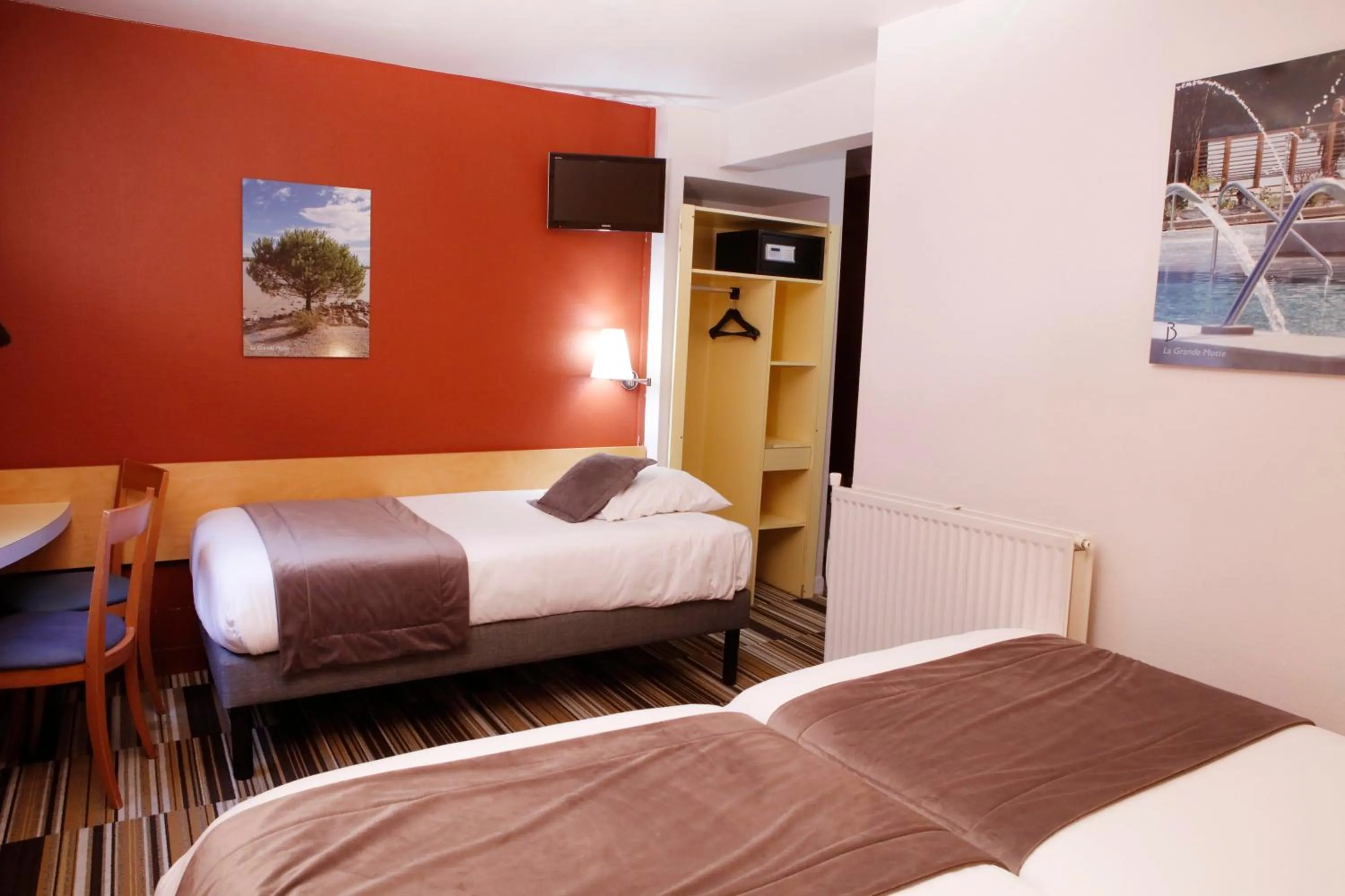 Bedroom, Bed in Belambra Clubs & Hotels - Le Magendie