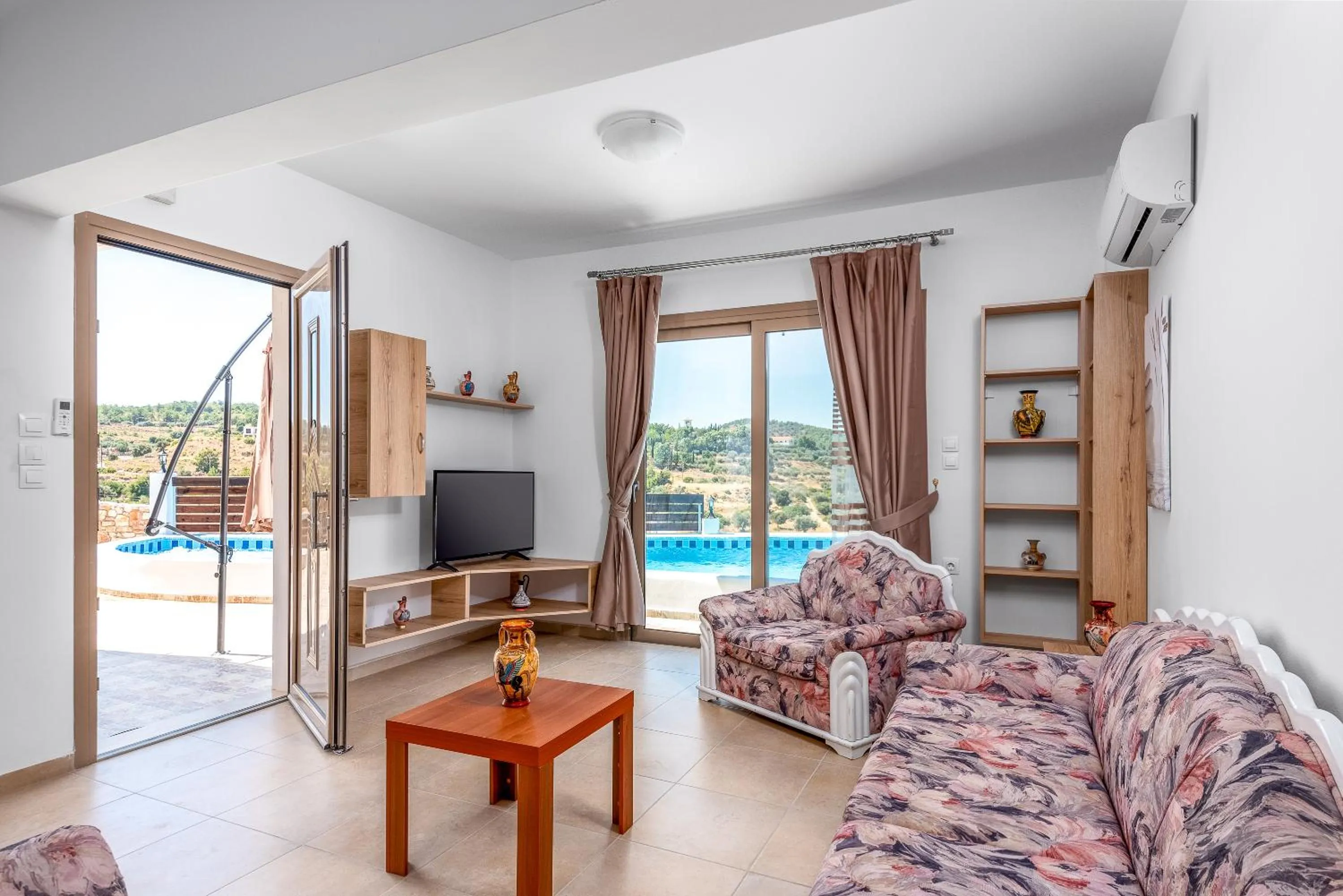 TV and multimedia in Kolymbia Village