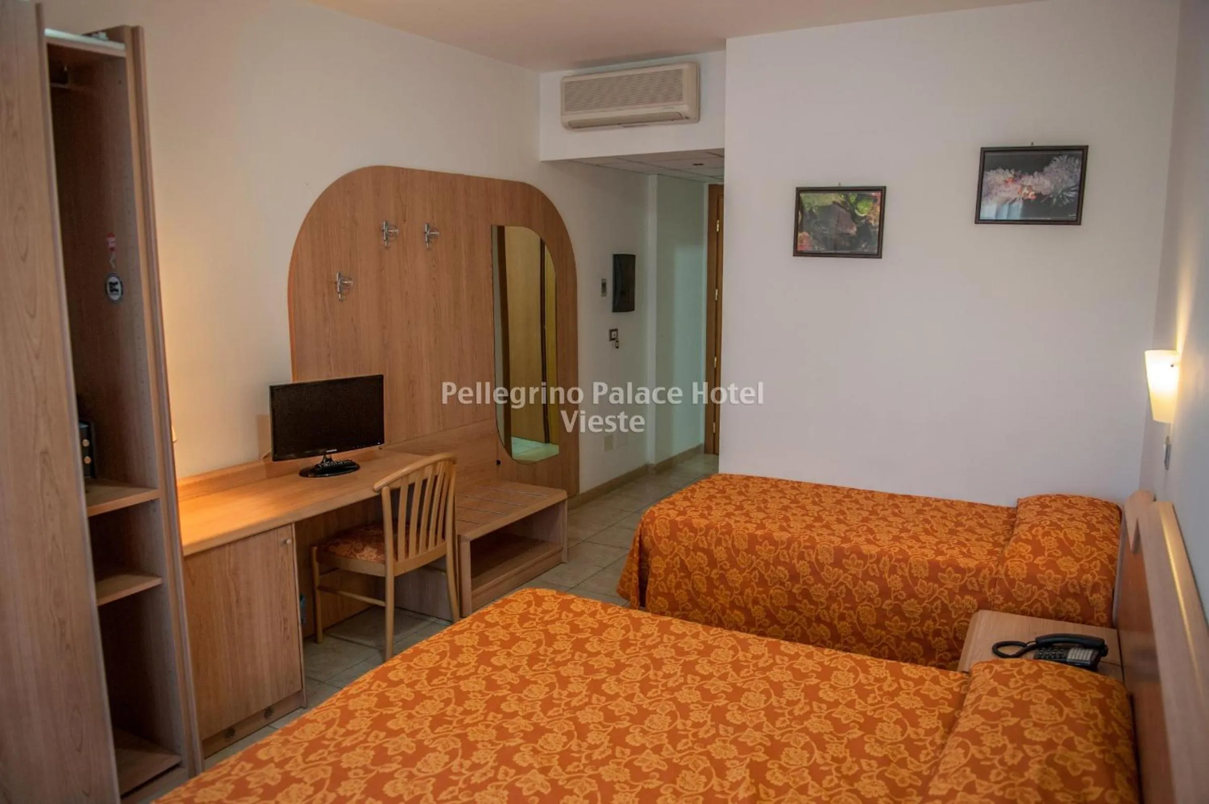 Bedroom in Pellegrino Palace Hotel