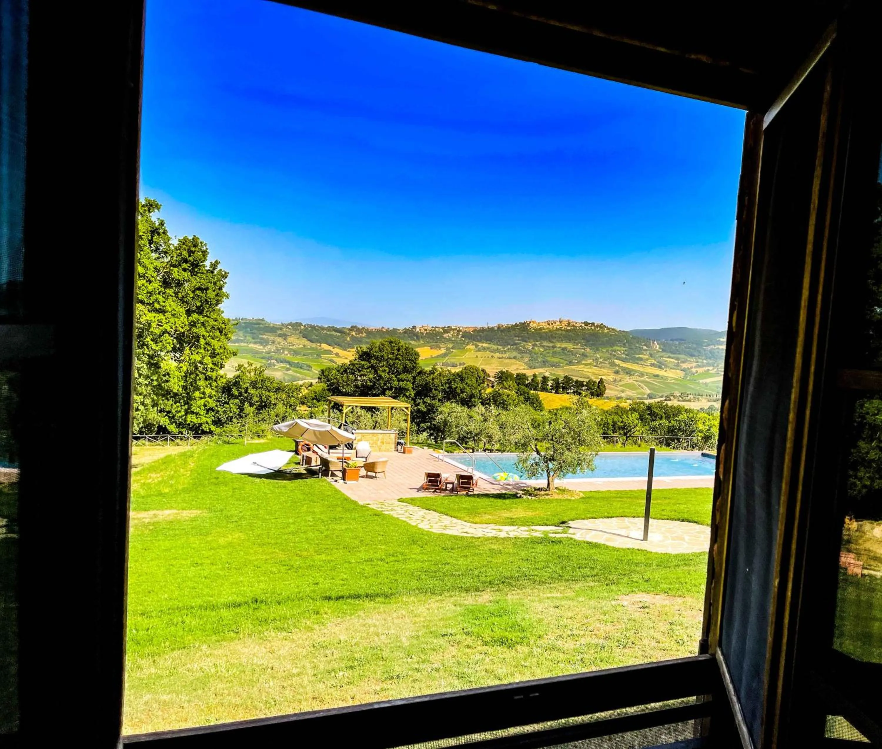 Pool view in LaChiusa Tuscany