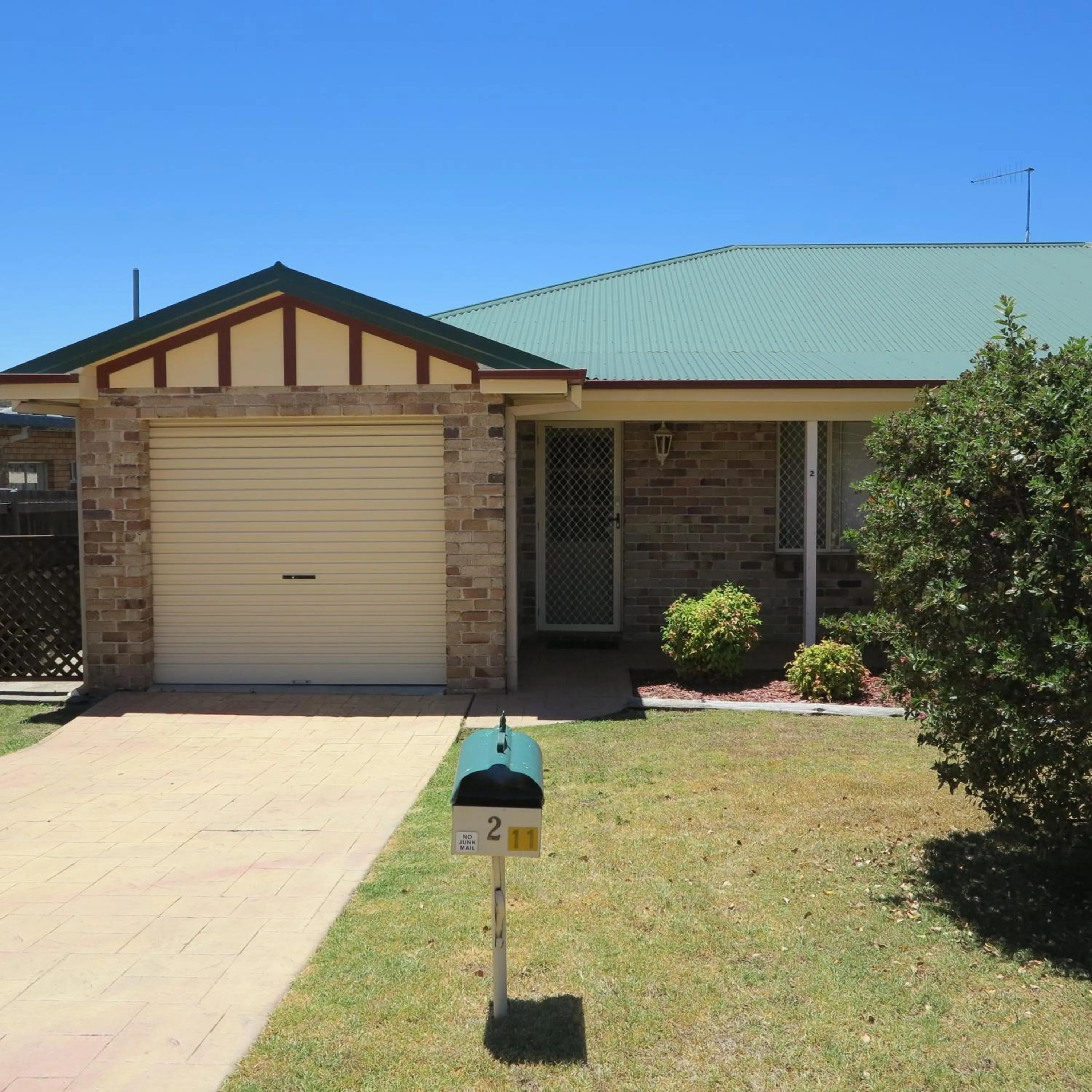 Property building in Tic Tac Toe Quality Accommodation