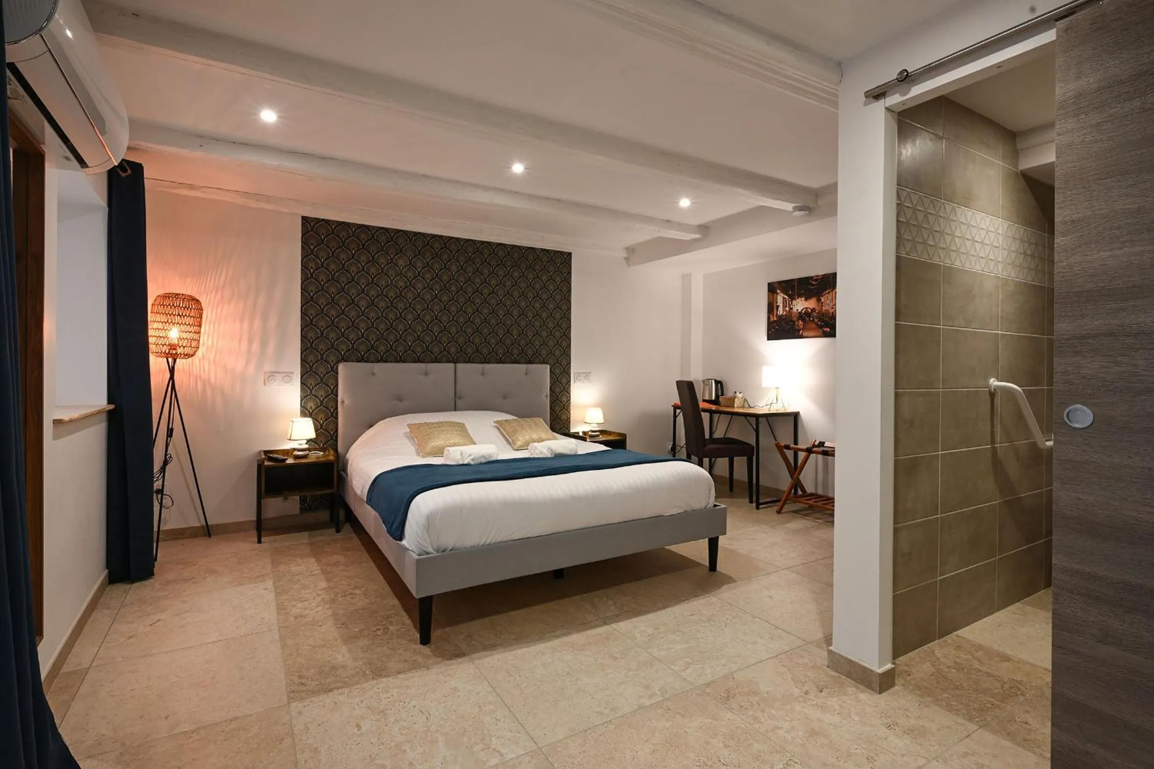 Bed in Hotel De La Croisée