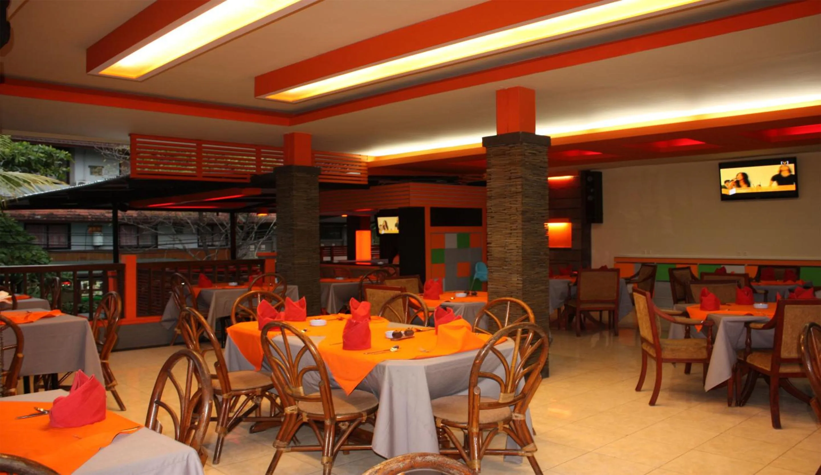 Restaurant/places to eat in Grand Sinar Indah