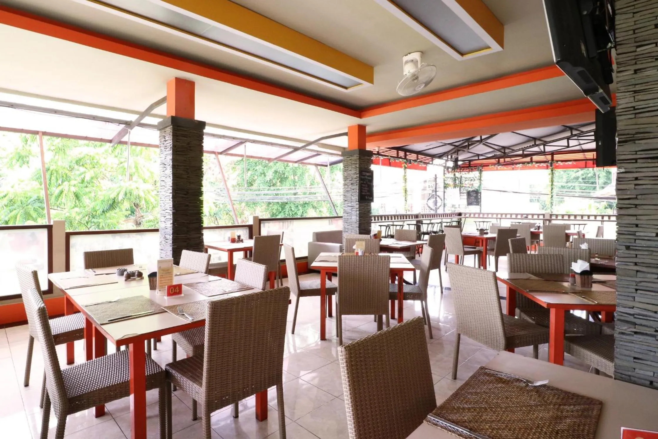 Restaurant/places to eat in Grand Sinar Indah