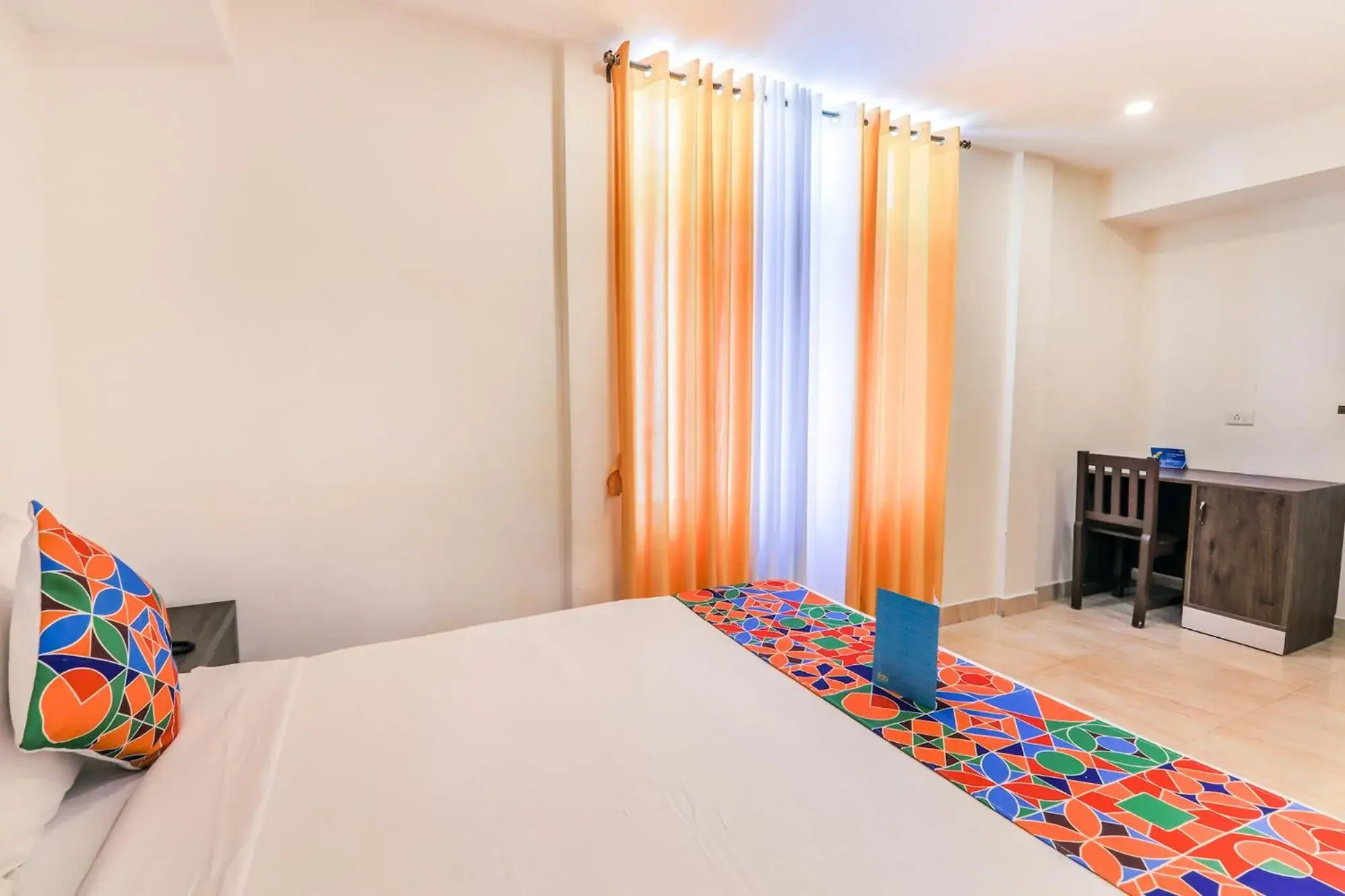 Bedroom, Bed in FabHotel Oakwey Inn - Indiranagar Bedroom, Bed in FabHotel Oakwey Inn - Indiranagar