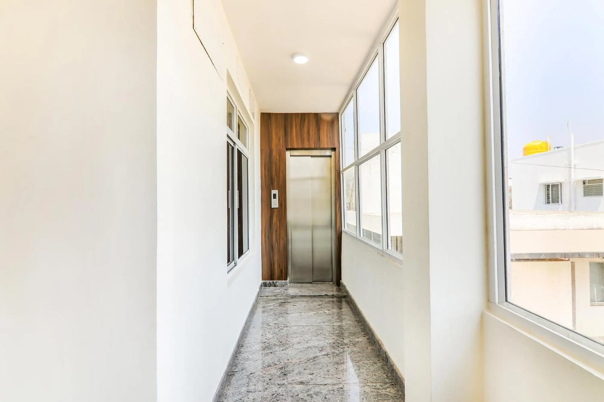 Lobby or reception in FabHotel Oakwey Inn - Indiranagar