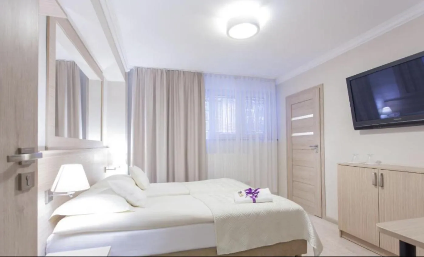 Villa Anna - Noclegi Rooms - FREE parking, taras, 1500m do Starówki