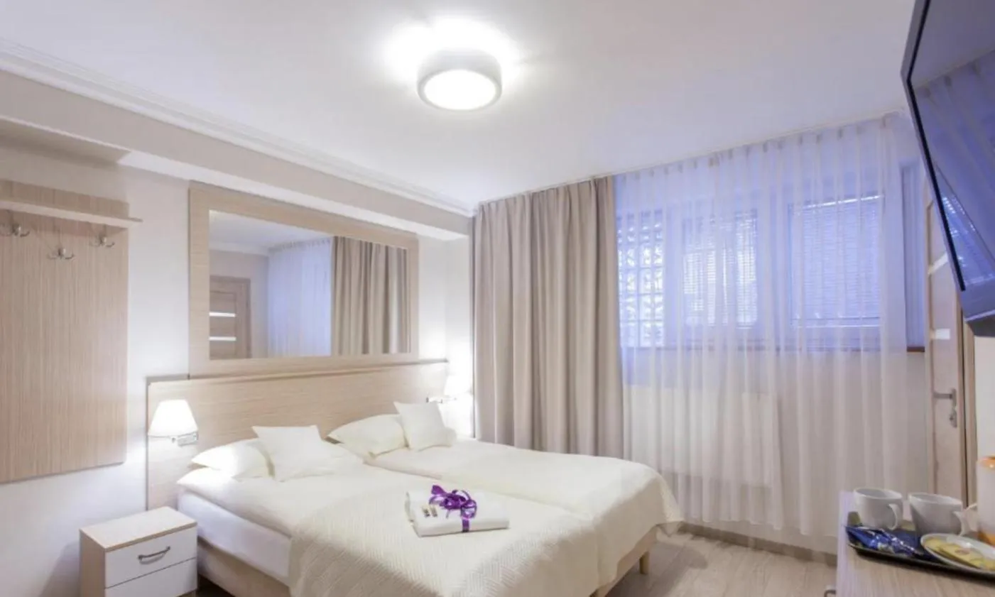 Villa Anna - Noclegi Rooms - FREE parking, taras, 1500m do Starówki