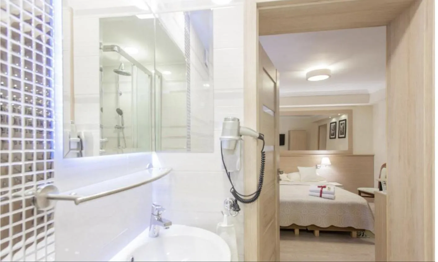 Villa Anna - Noclegi Rooms - FREE parking, taras, 1500m do Starówki