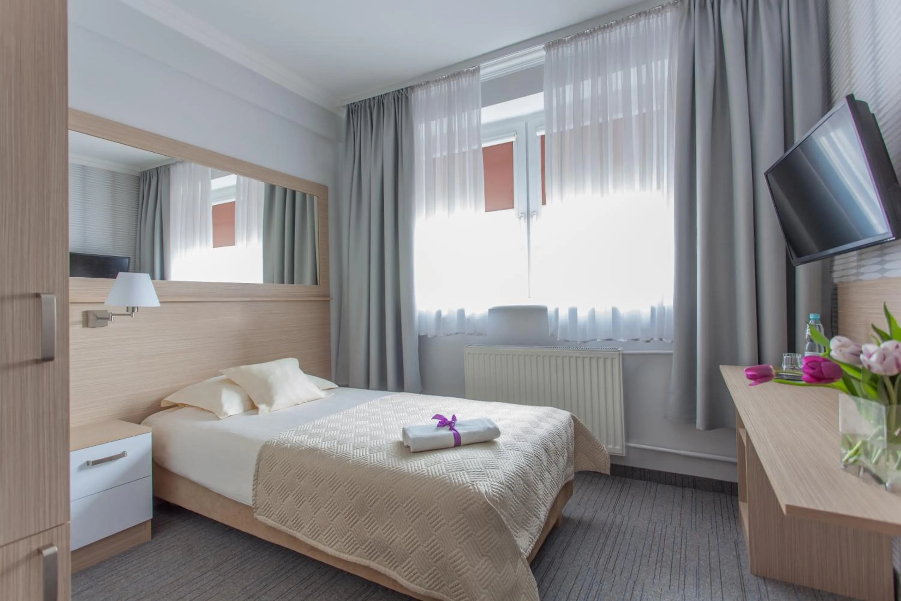 Bed in Villa Anna - Noclegi Rooms - FREE parking, taras, 1500m do Starówki