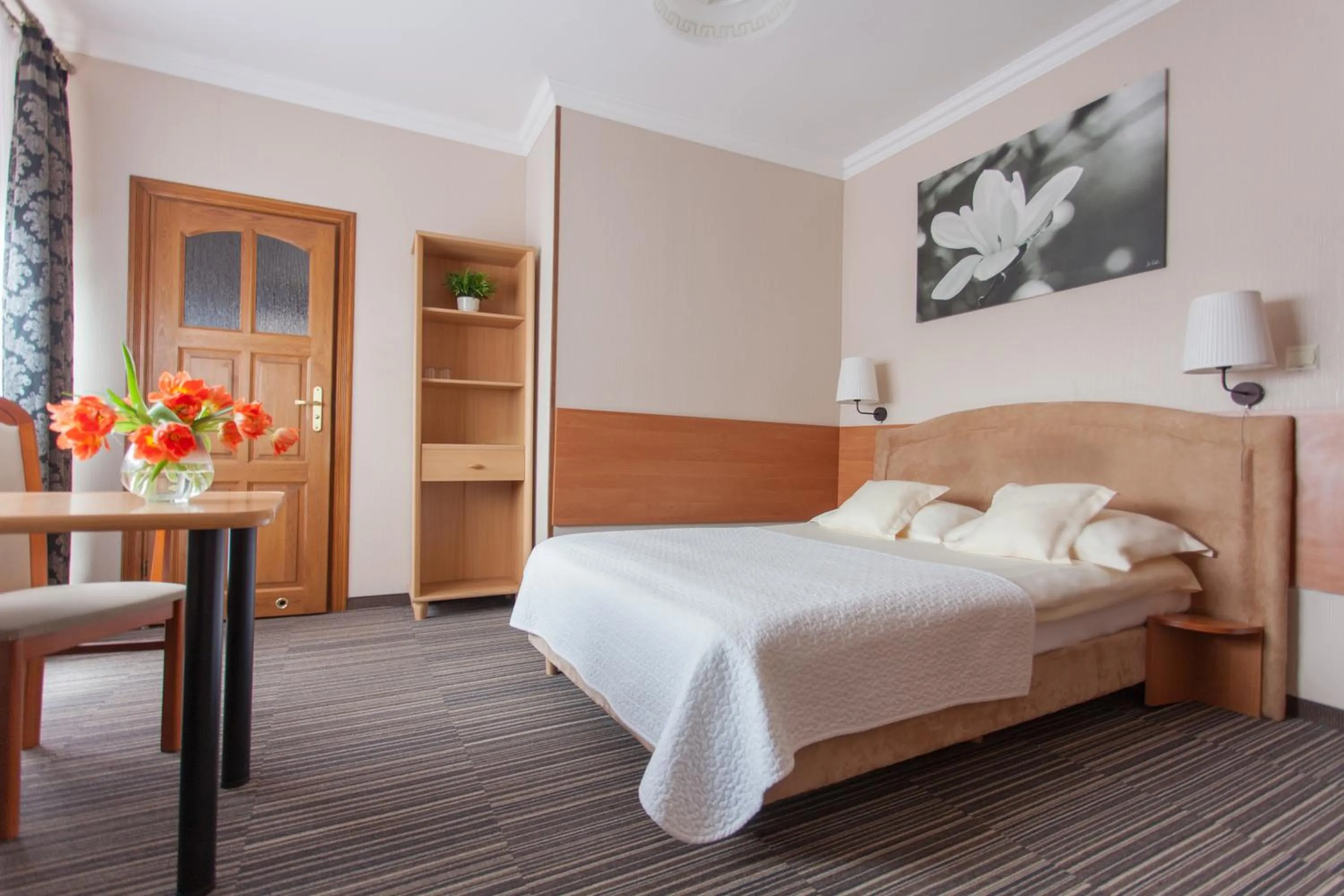 Bed in Villa Anna - Noclegi Rooms - FREE parking, taras, 1500m do Starówki