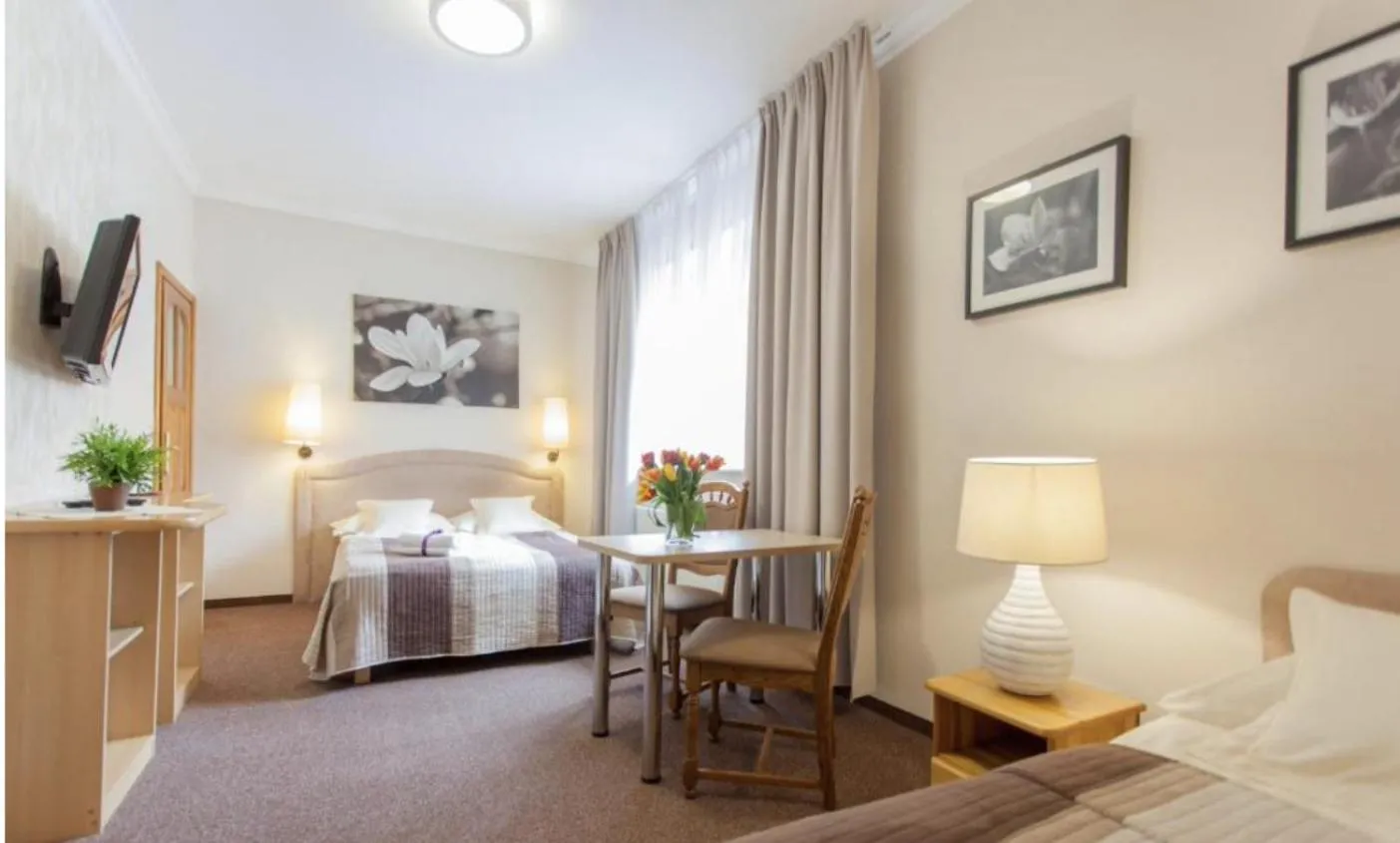 Villa Anna - Noclegi Rooms - FREE parking, taras, 1500m do Starówki
