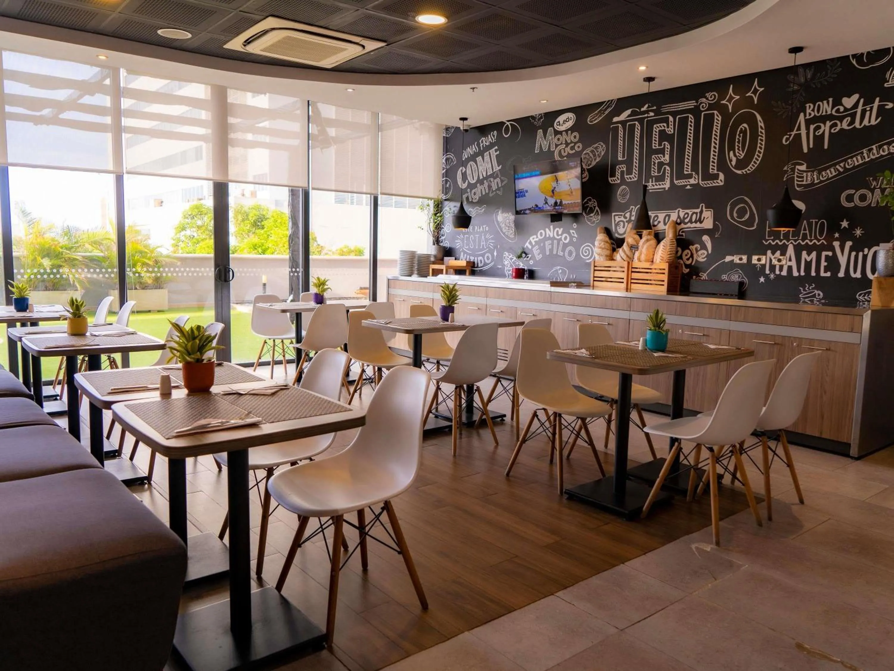 Restaurant/places to eat in ibis Barranquilla