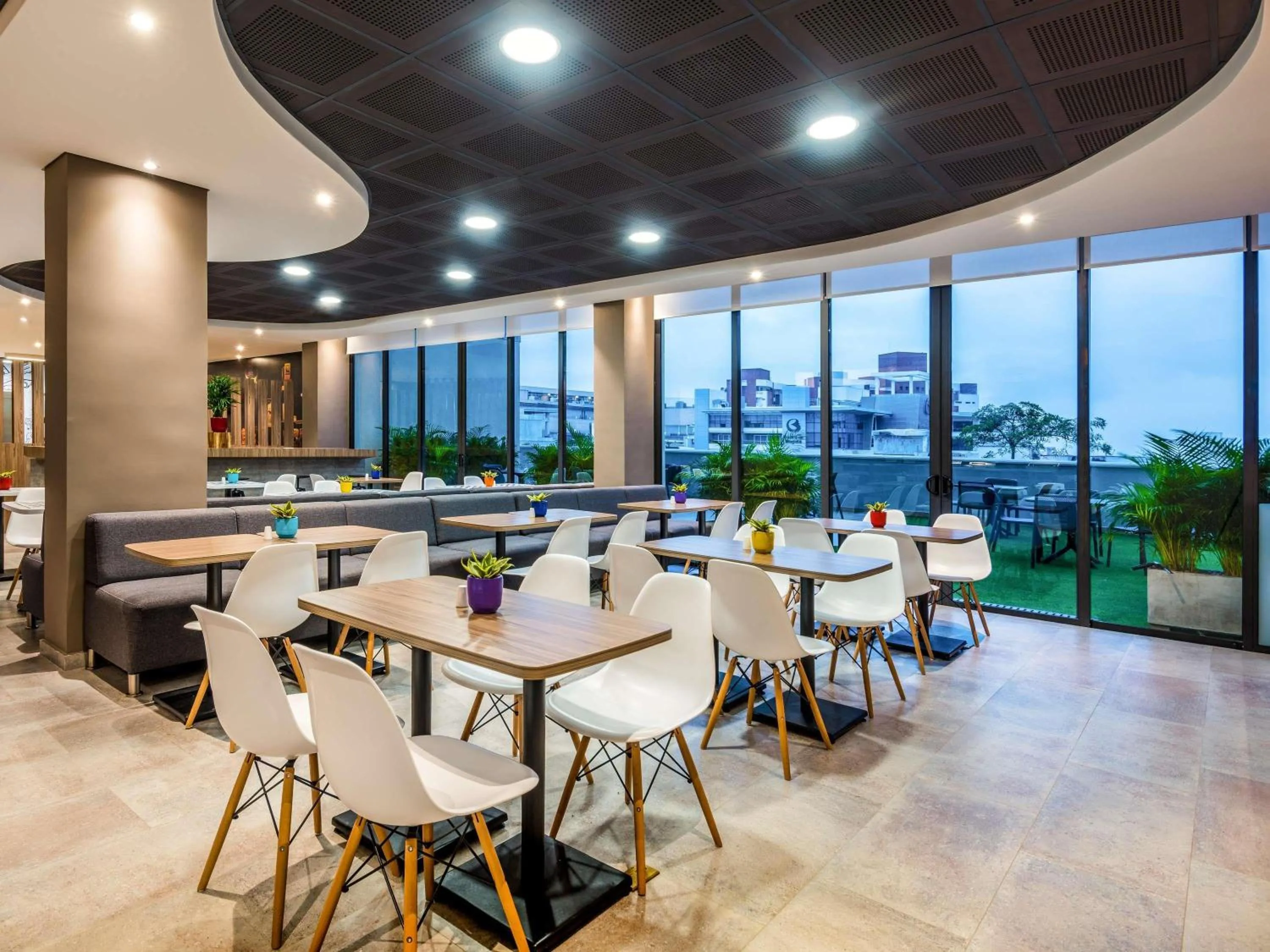 Restaurant/places to eat in ibis Barranquilla