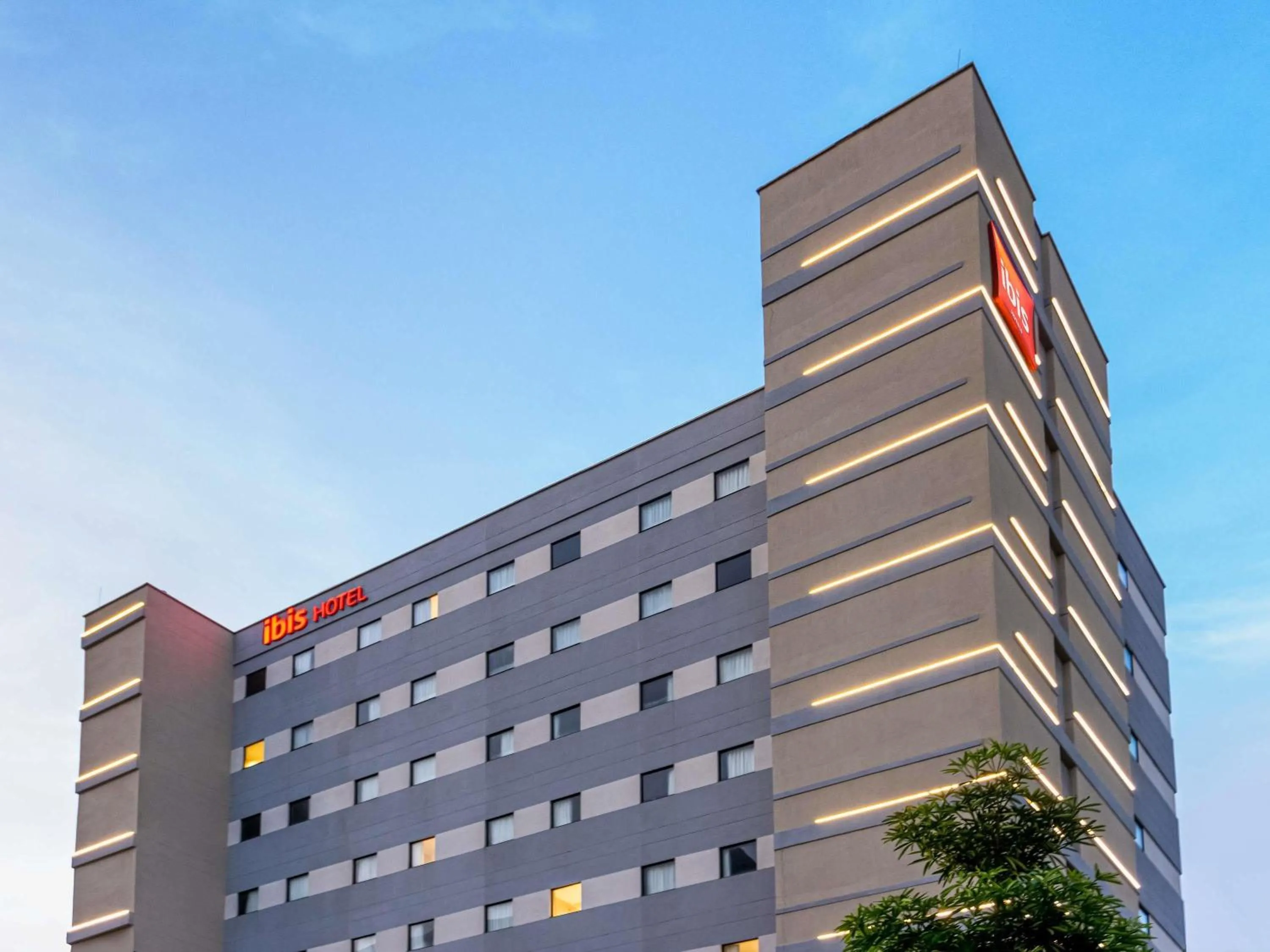 Property building in ibis Barranquilla
