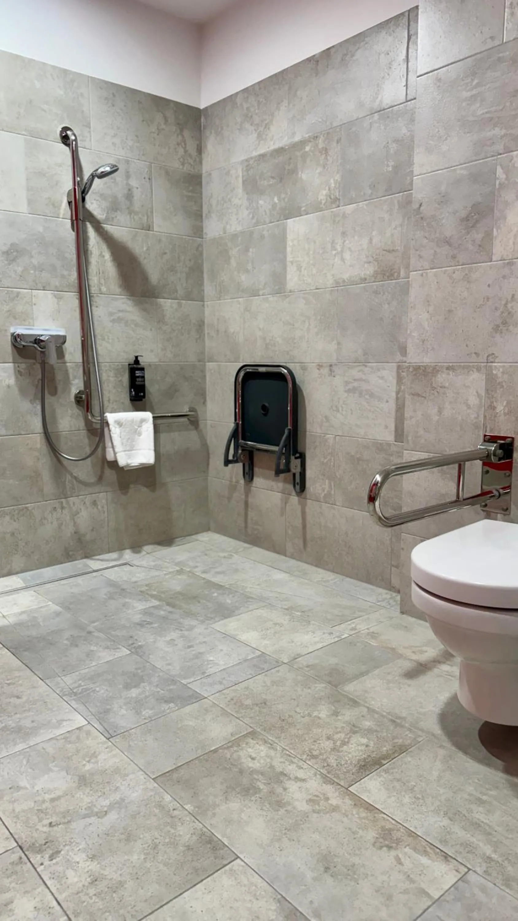 Shower in ibis Styles Warszawa City