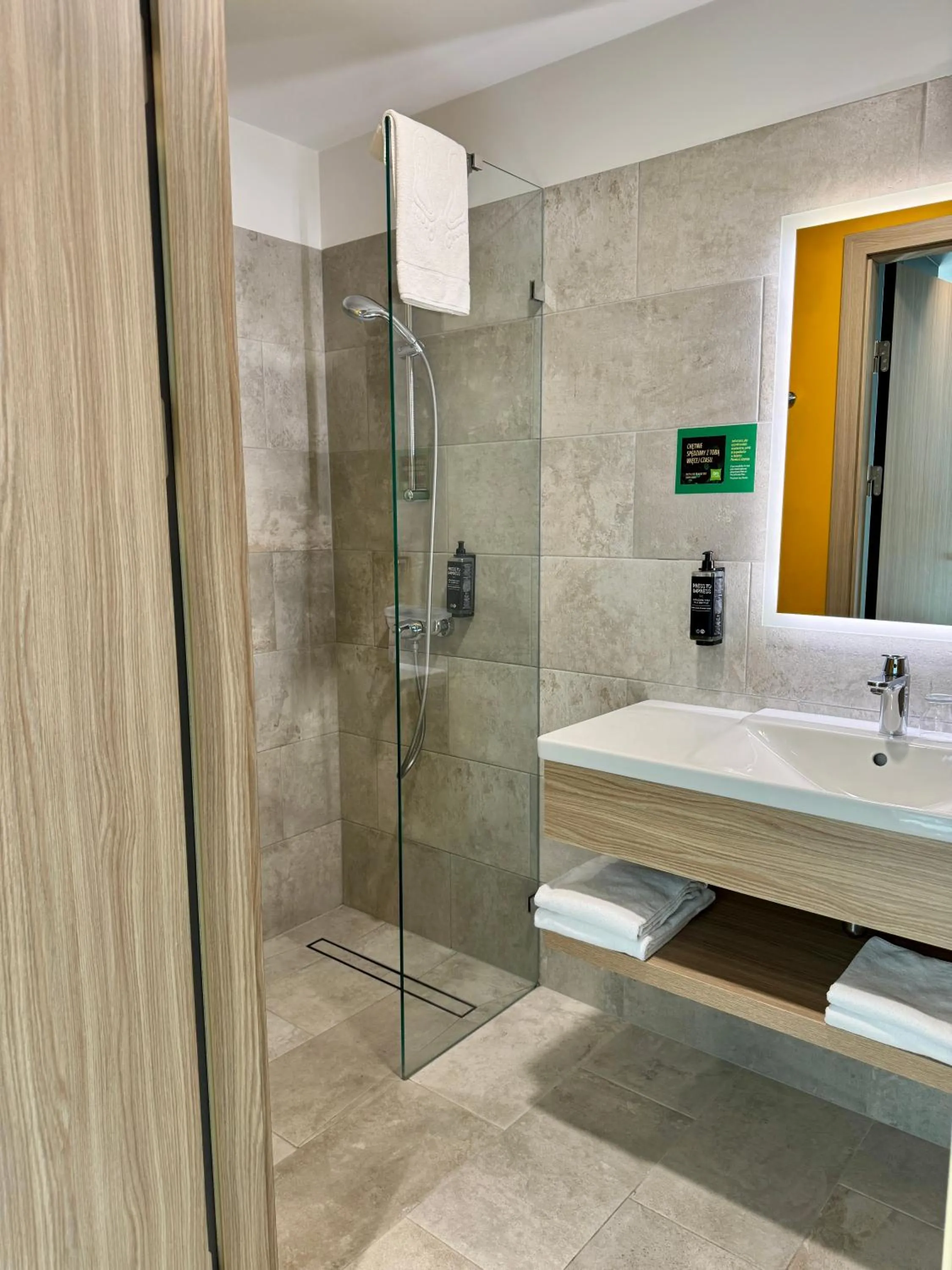 Shower in ibis Styles Warszawa City