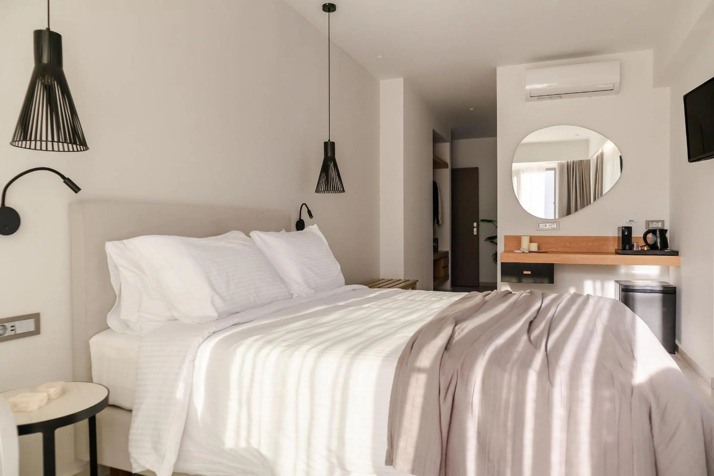 Bed in Batis Aero Beachfront Wellbeing Hotel