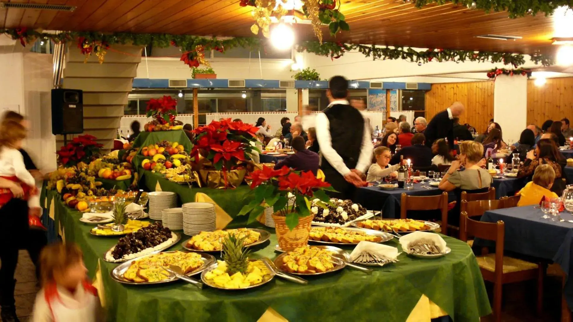 Restaurant/places to eat in TH 1400 Hotel Restaurant/places to eat in TH 1400 Hotel