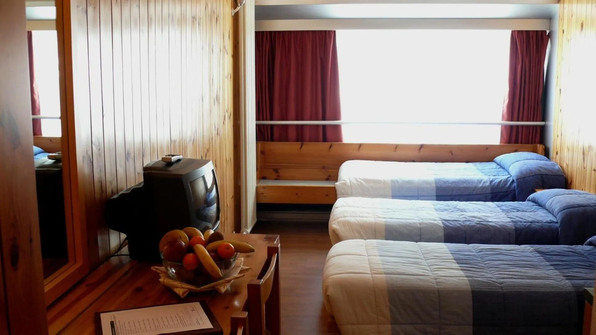 Photo of the whole room, Bed in TH 1400 Hotel