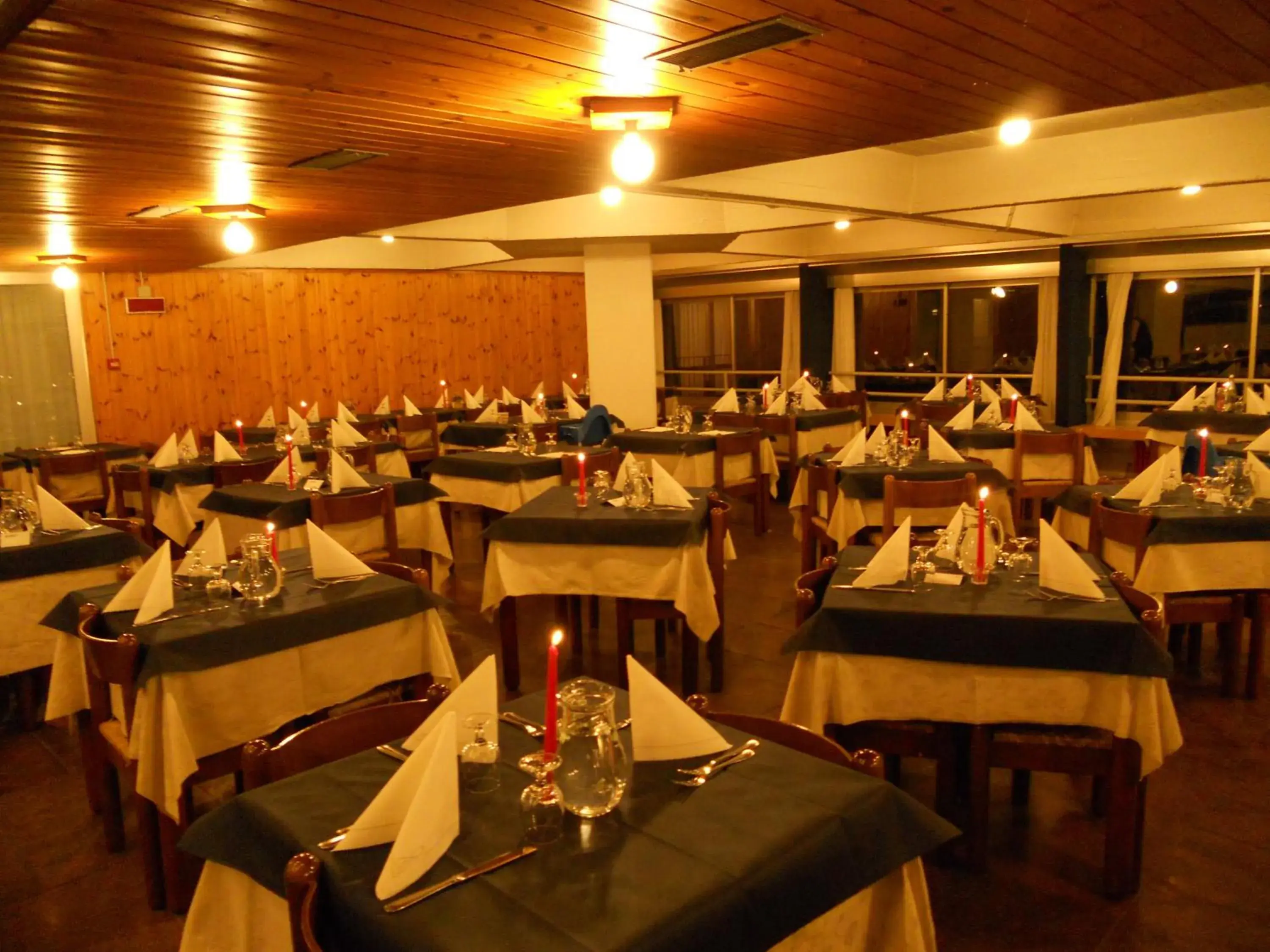 Restaurant/places to eat in TH 1400 Hotel Restaurant/places to eat in TH 1400 Hotel