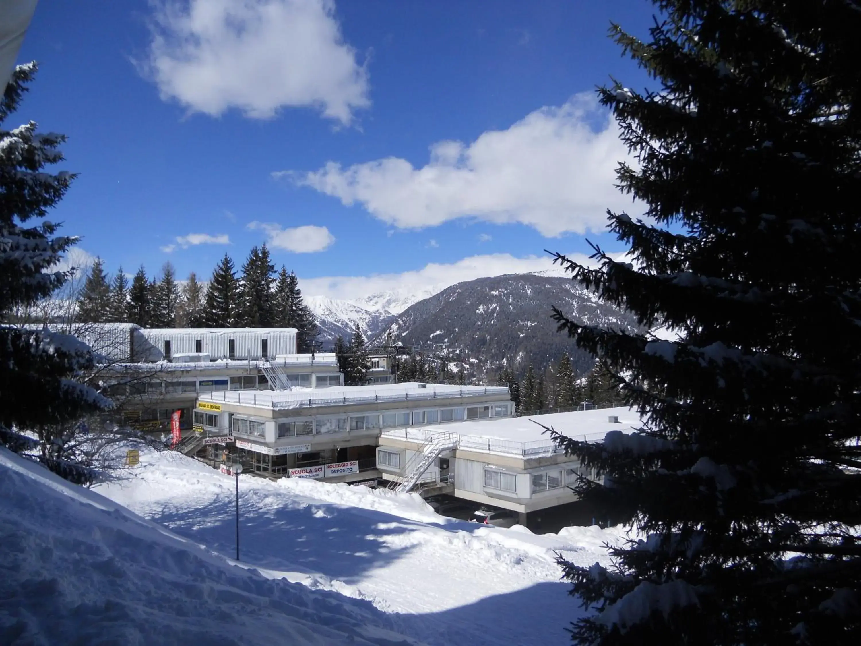 Property building in TH 1400 Hotel Property building in TH 1400 Hotel