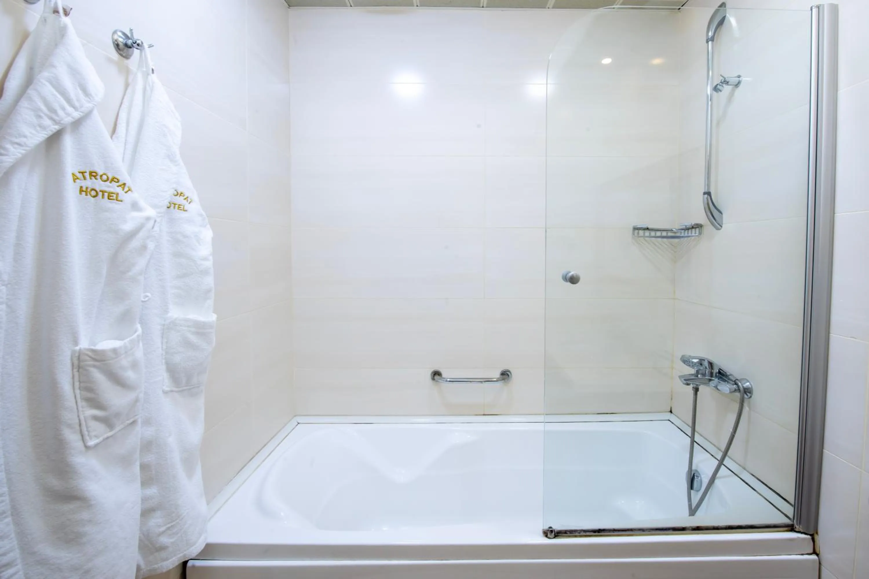 Shower in Atropat Old City Hotel